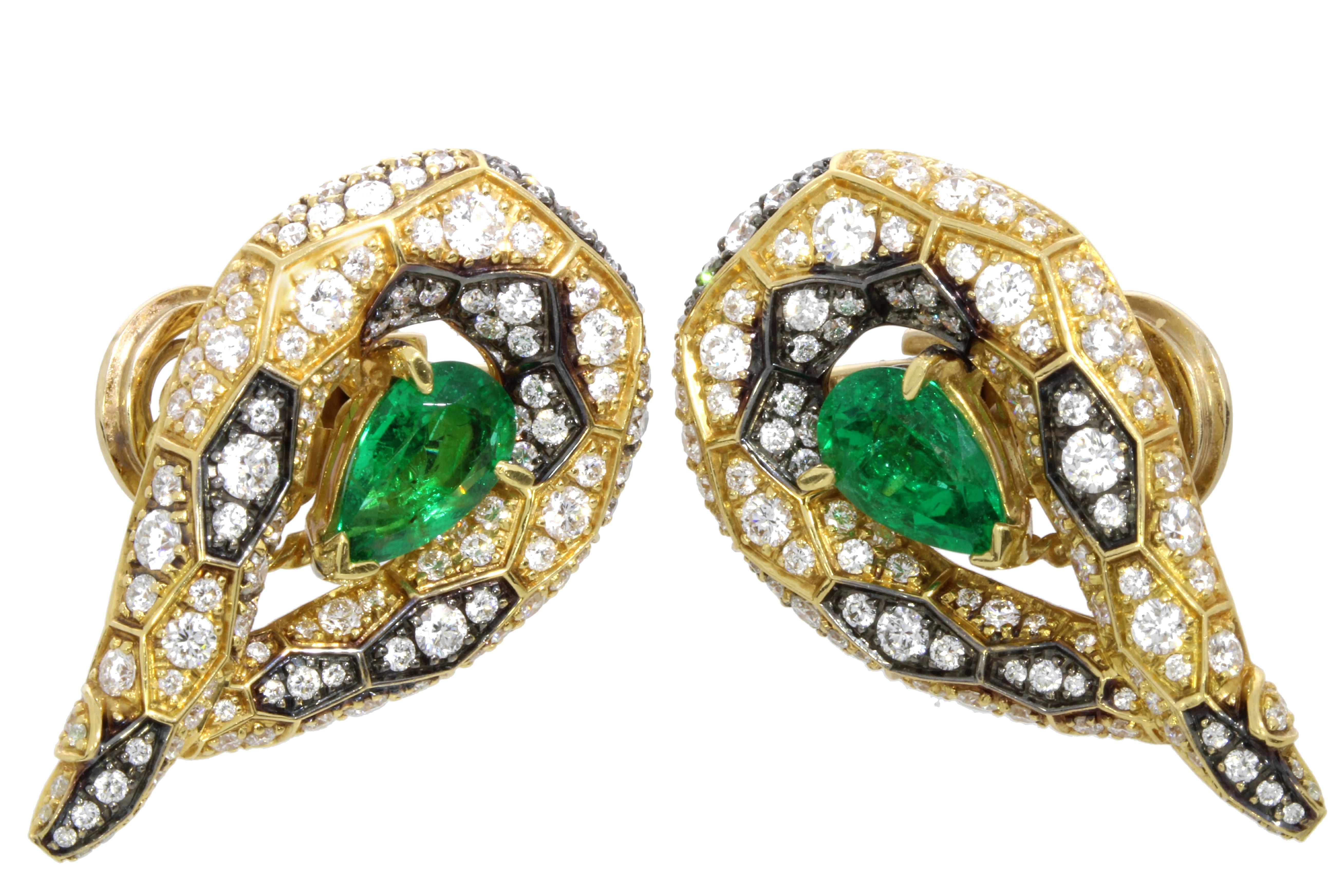 Contemporary 18 Karat Yellow Gold Emerald and Diamond Ophidian Ear Climbers by Niquesa For Sale
