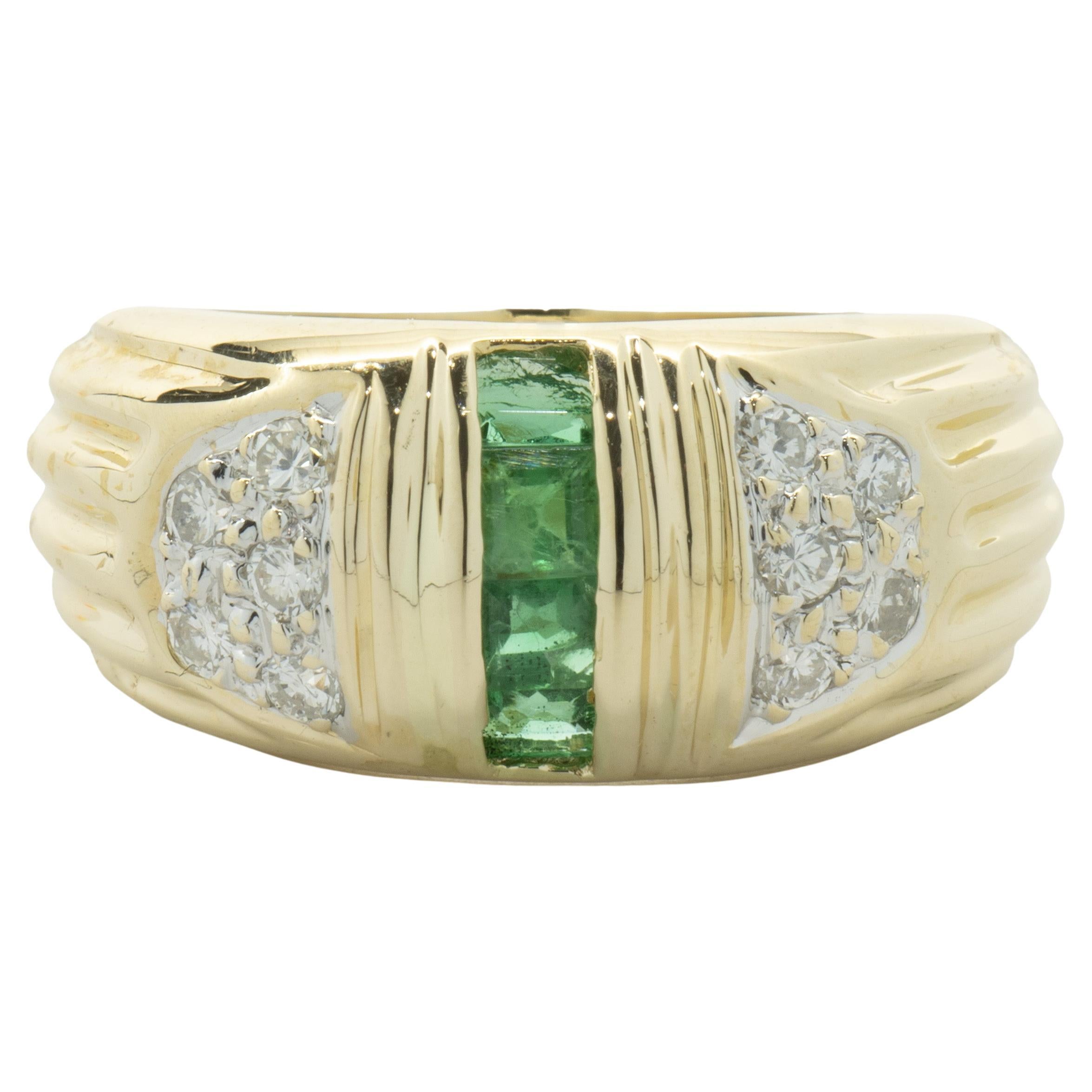 18 Karat Yellow Gold Emerald and Diamond Ribbed Ring For Sale