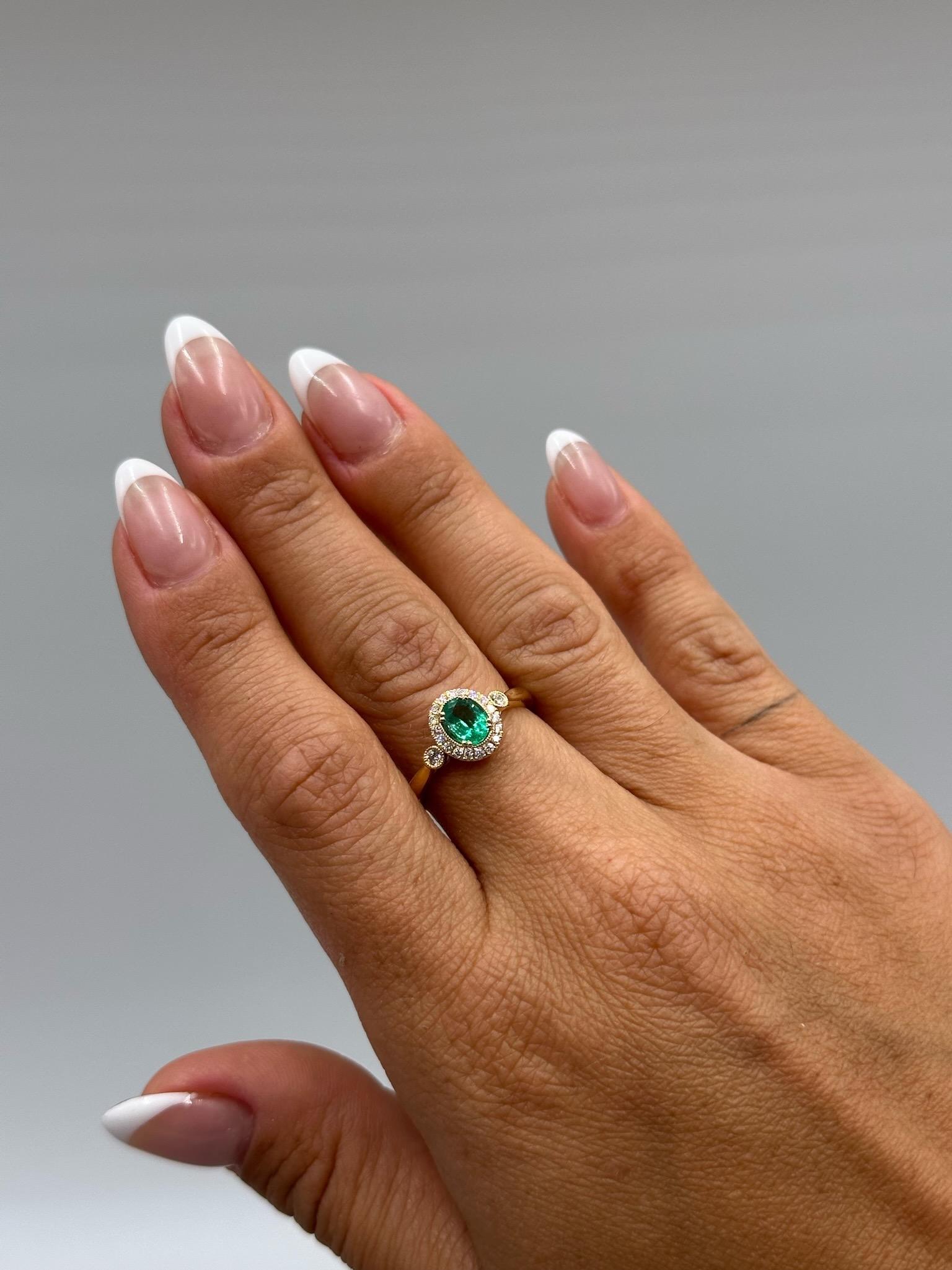 18 Karat Yellow Gold Emerald and Diamond Ring In New Condition For Sale In Los Angeles, CA