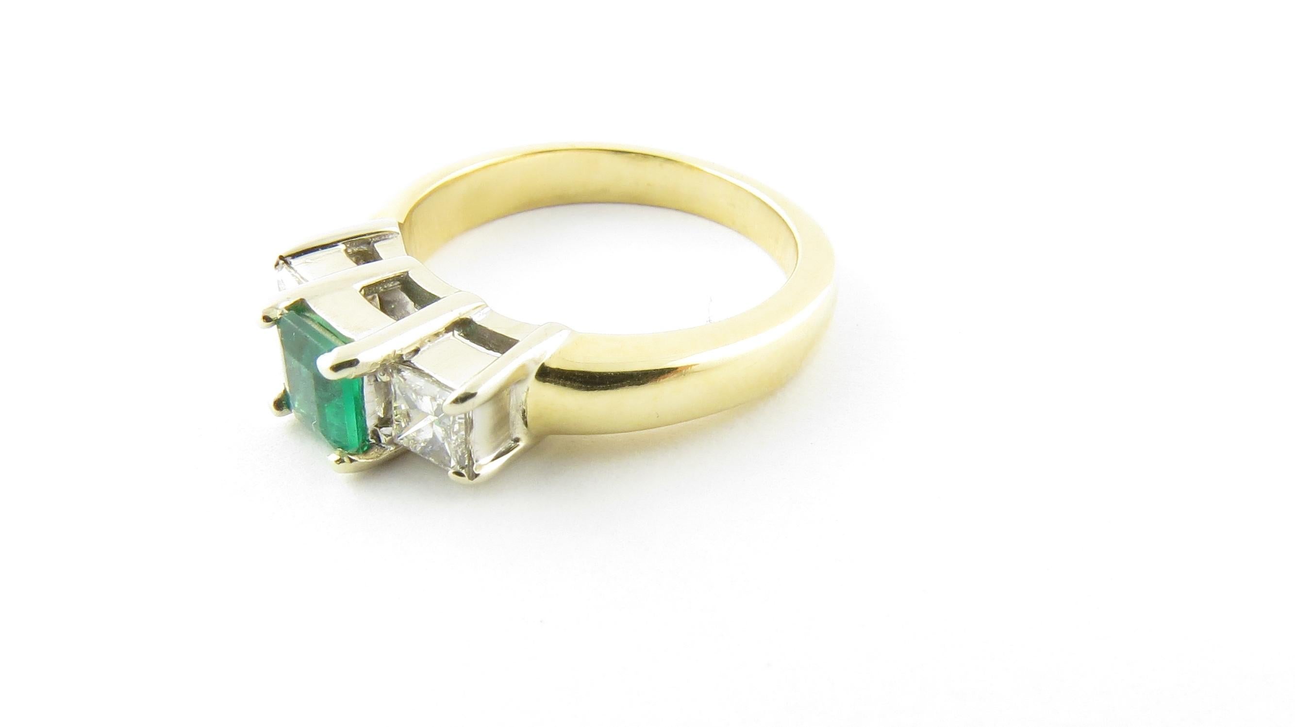 Round Cut 18 Karat Yellow Gold Natural Emerald and Diamond Ring