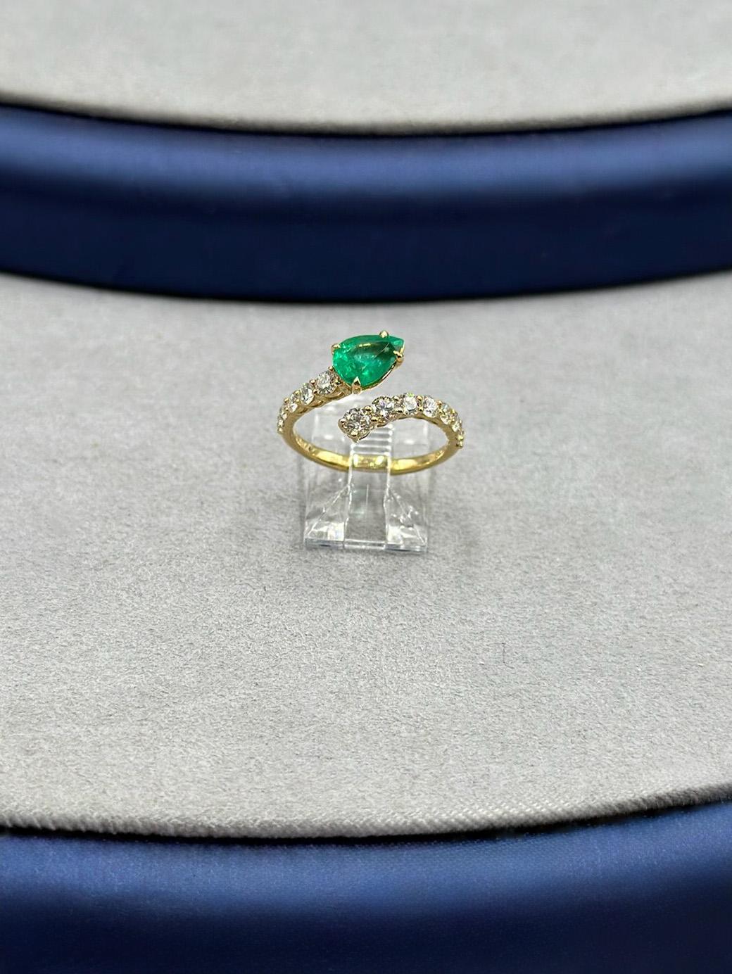 Introducing our captivating Emerald Snake Ring, a mesmerizing piece that intertwines elegance and mystique in a truly enchanting design.

At the heart of this exquisite ring lies a magnificent 1.02-carat emerald, exuding a vibrant green hue that