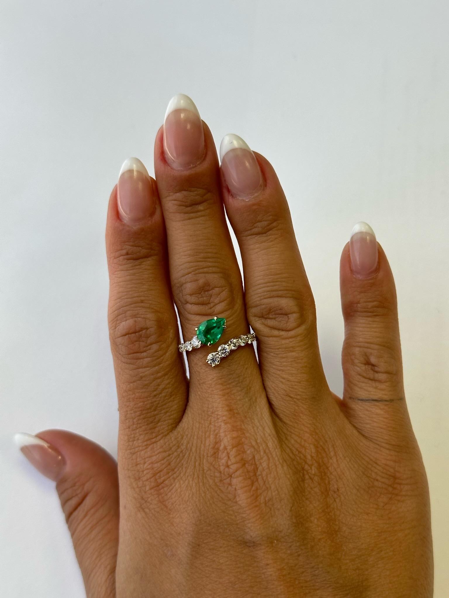 18 Karat Yellow Gold Emerald and Diamond Snake Ring For Sale 2