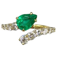 18 Karat Yellow Gold Emerald and Diamond Snake Ring