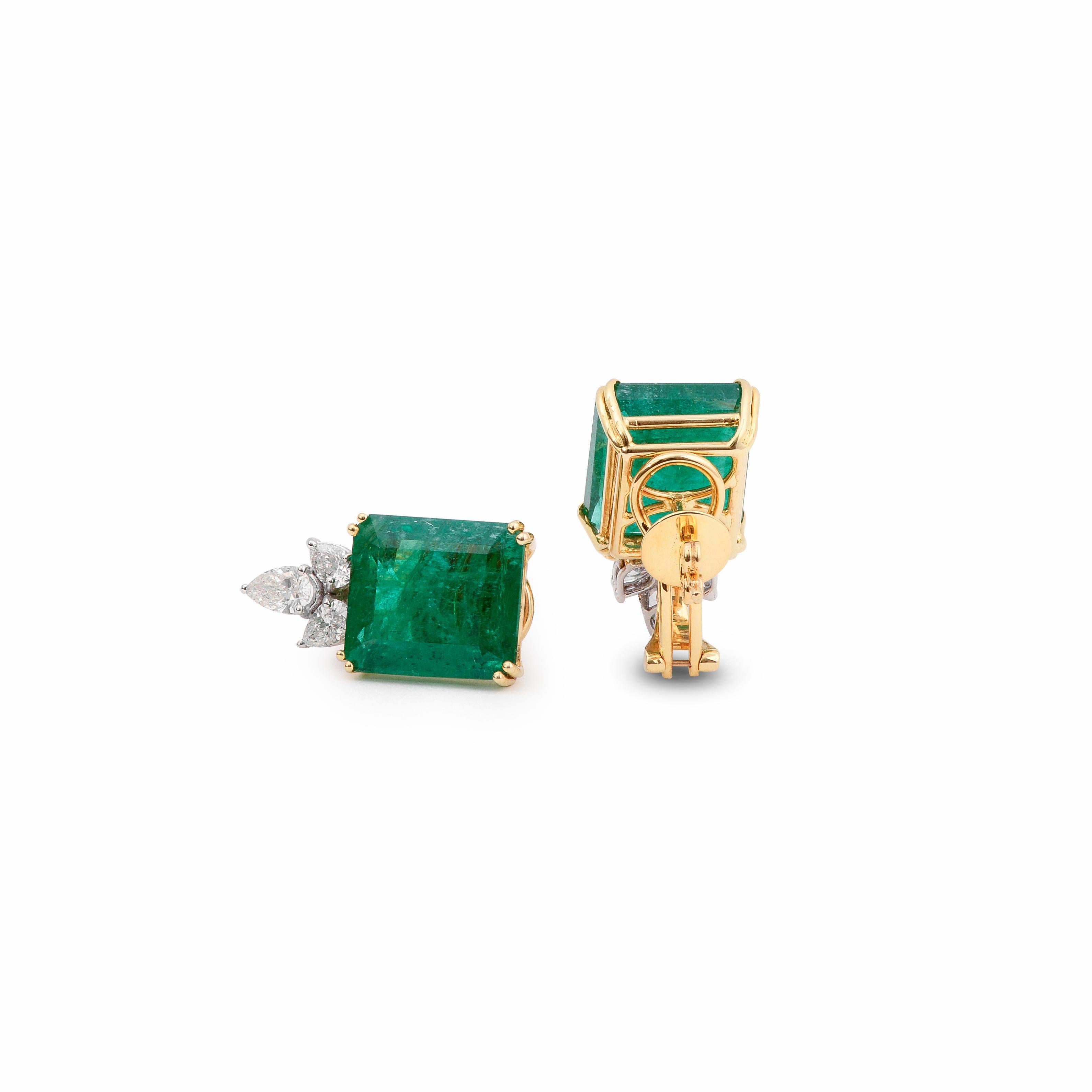 18 Karat Yellow Gold Emerald and Diamond Stud Earrings

This simple pair of earrings studded with gorgeous emeralds set in 18kt yellow gold with rhodium polish, along with white pear shape diamonds (VVS-VS Purity) are perfect to compliment any