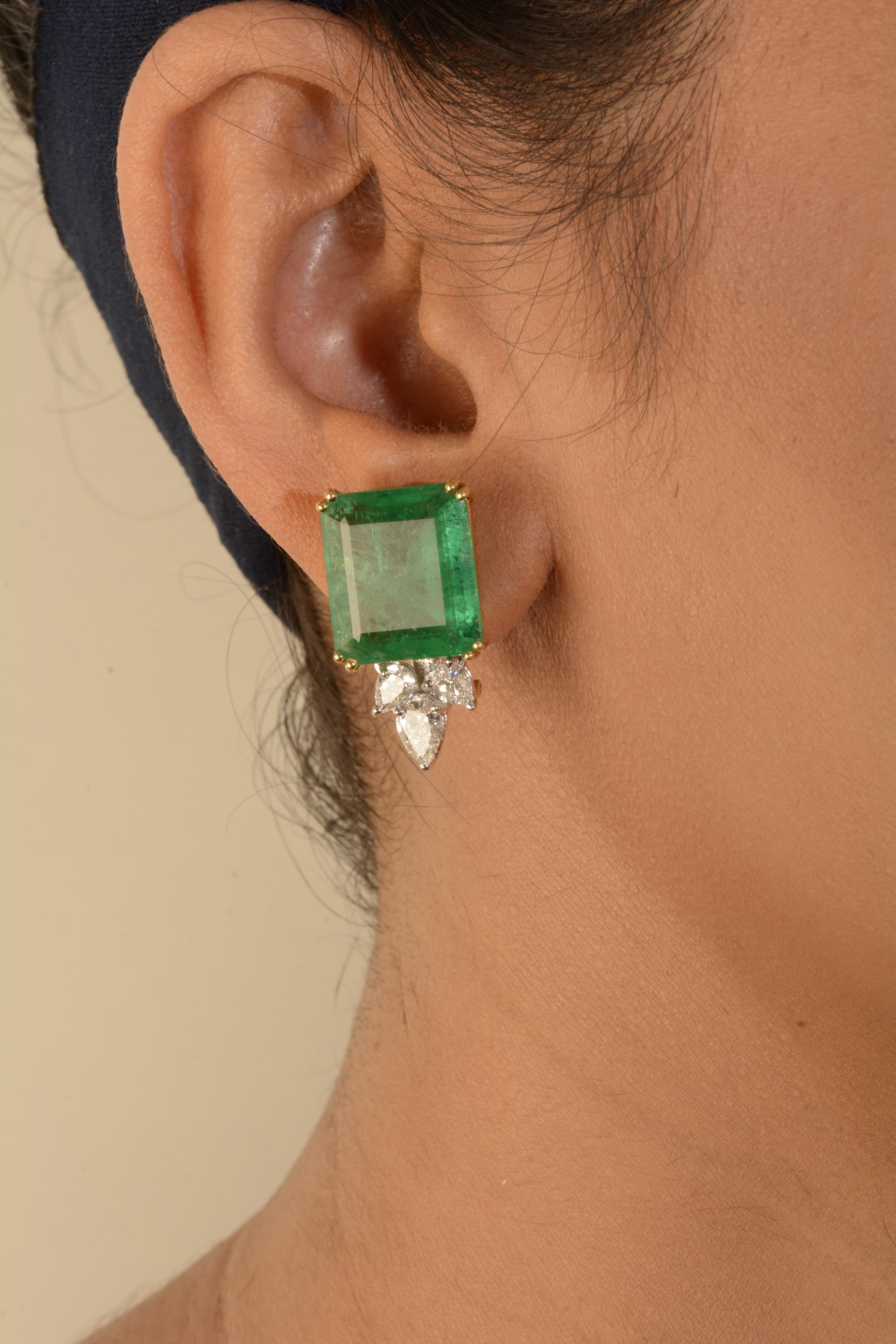 Contemporary 18 Karat Yellow Gold Emerald and Diamond Stud Earrings For Sale