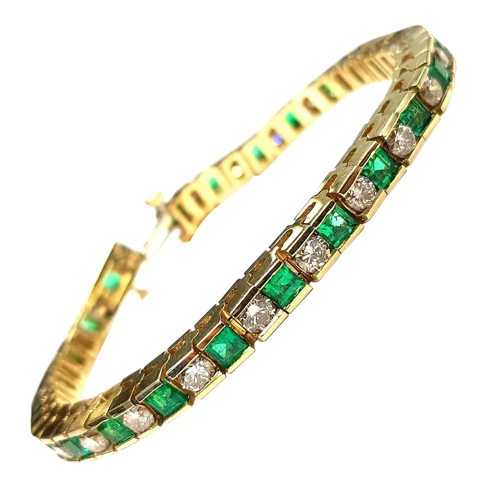 18 Karat Yellow Gold Emerald and Diamonds Tennis Bracelet