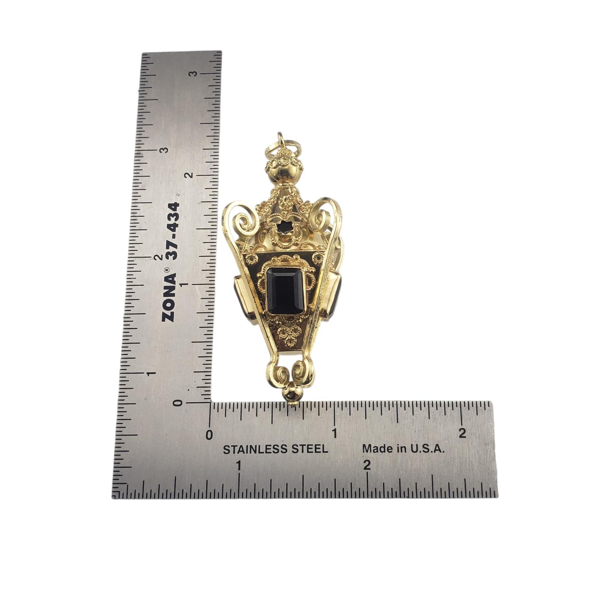 Pendentif en or jaune 18 carats orné d'émeraudes et de grenats #19516 Pour femmes en vente