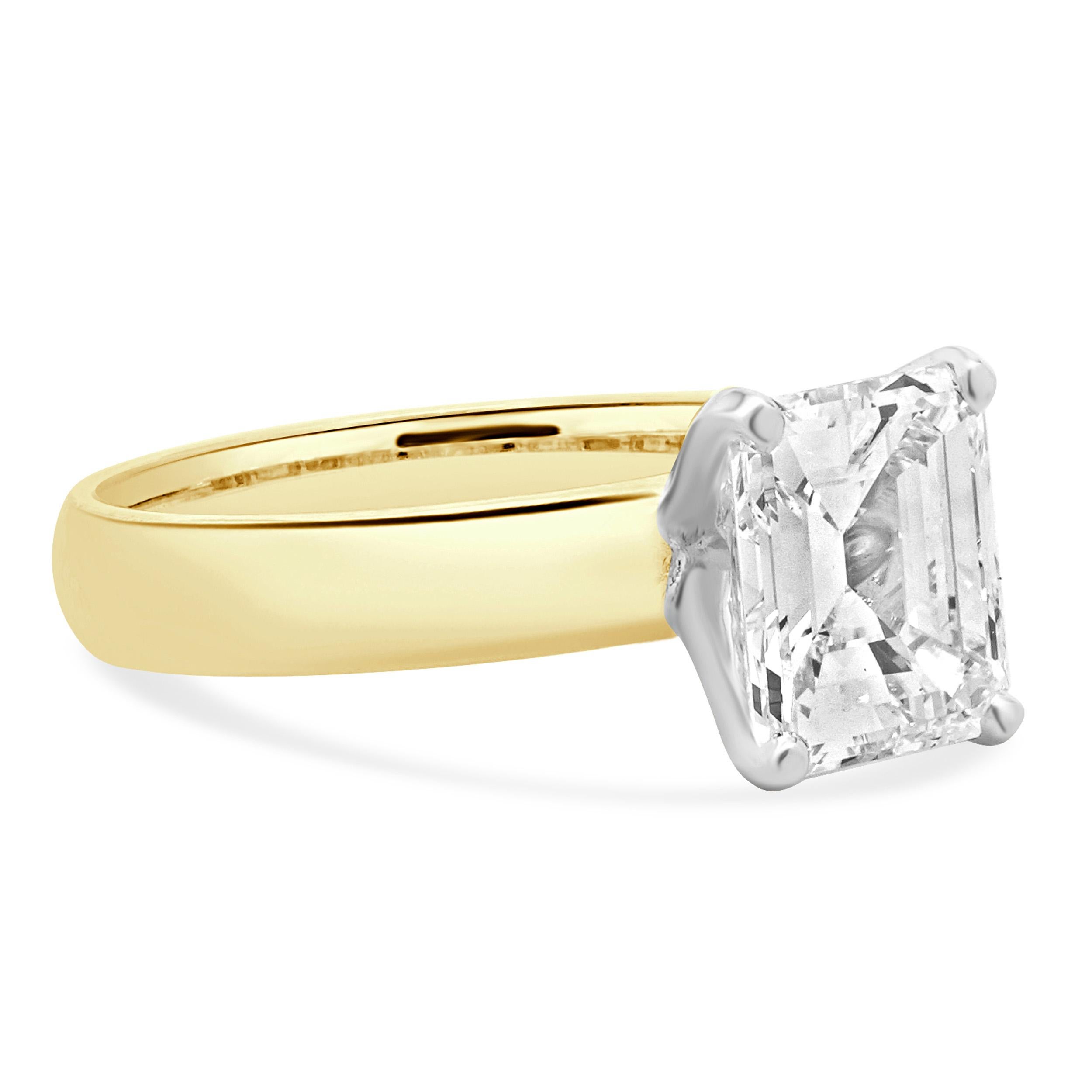 Taille émeraude Bague de fiançailles en or jaune 18 carats avec diamant taille émeraude en vente