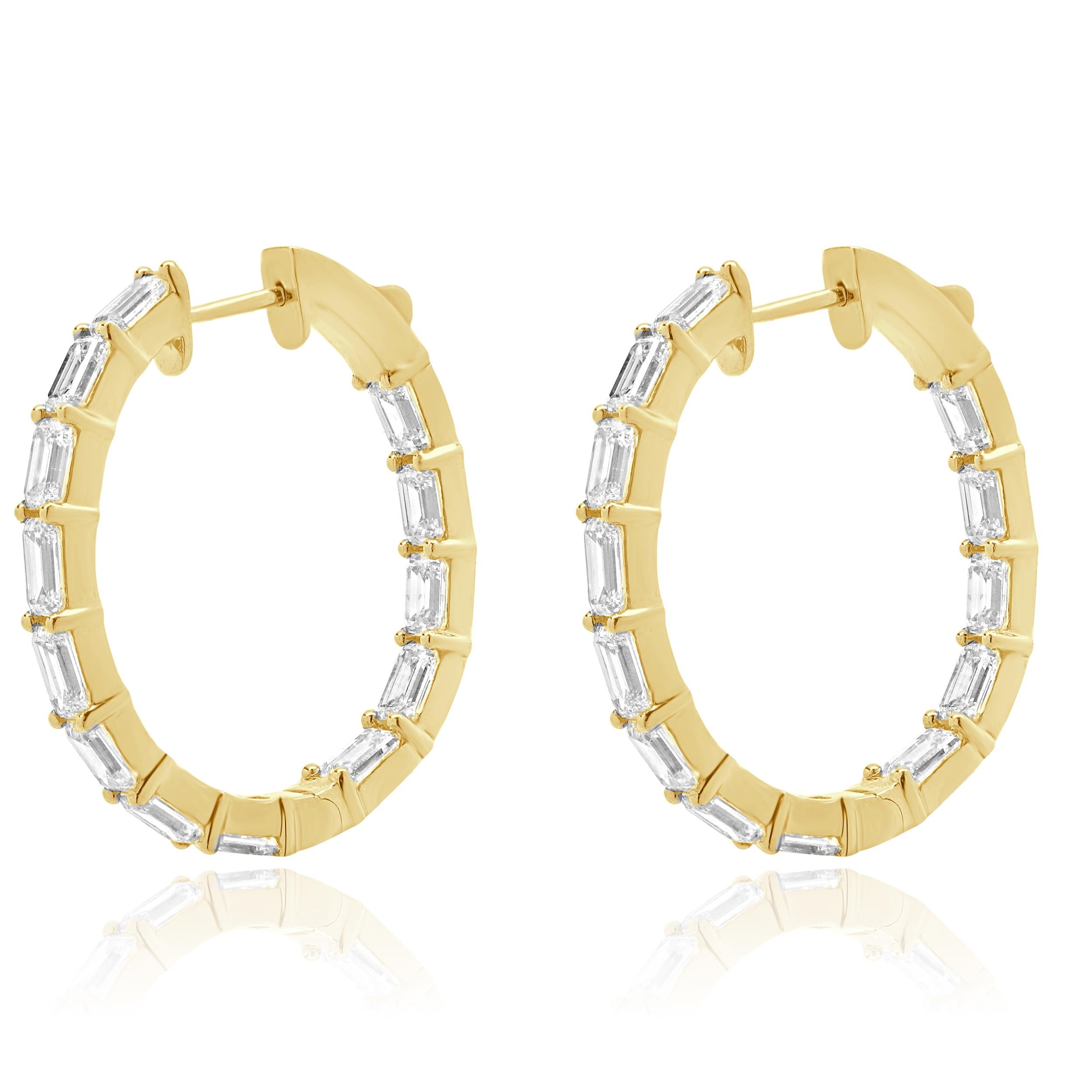 Taille émeraude Créoles en or jaune 18 carats avec diamants taille émeraude à l'intérieur et extérieur en vente