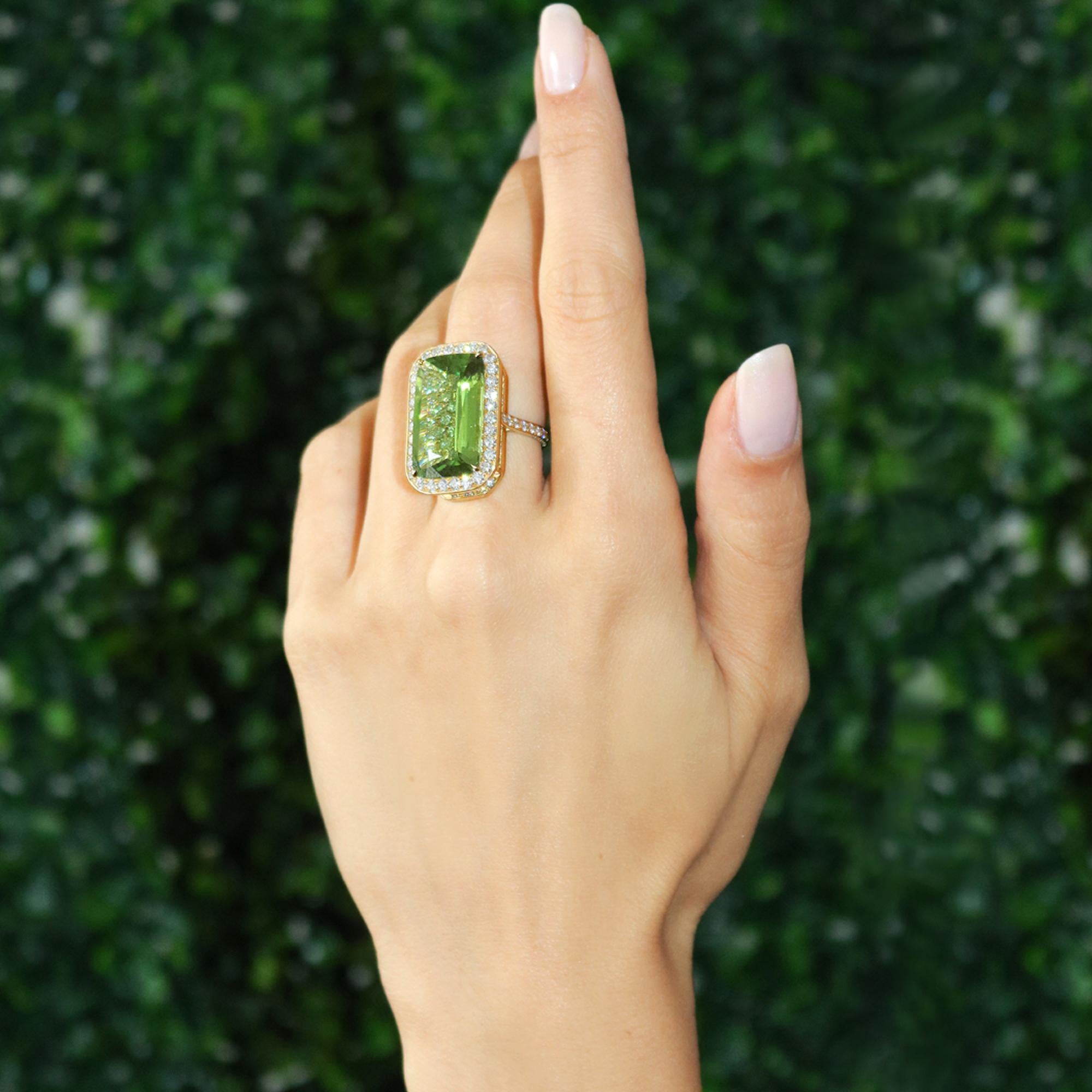 Paolo Costagli 18 Karat Yellow Gold Emerald-Cut Peridot 'Valentina' Ring (Zeitgenössisch) im Angebot