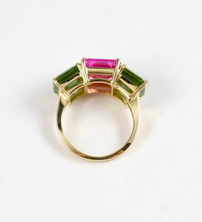 18 Karat Yellow Gold Emerald Cut Ring with Pink Topaz and Peridot In New Condition For Sale In New York, NY