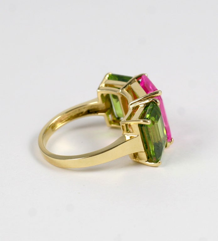 18 Karat Yellow Gold Emerald Cut Ring with Pink Topaz and Peridot For Sale 1