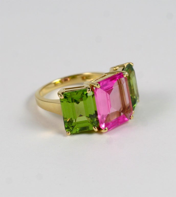 18 Karat Yellow Gold Emerald Cut Ring with Pink Topaz and Peridot For Sale 2