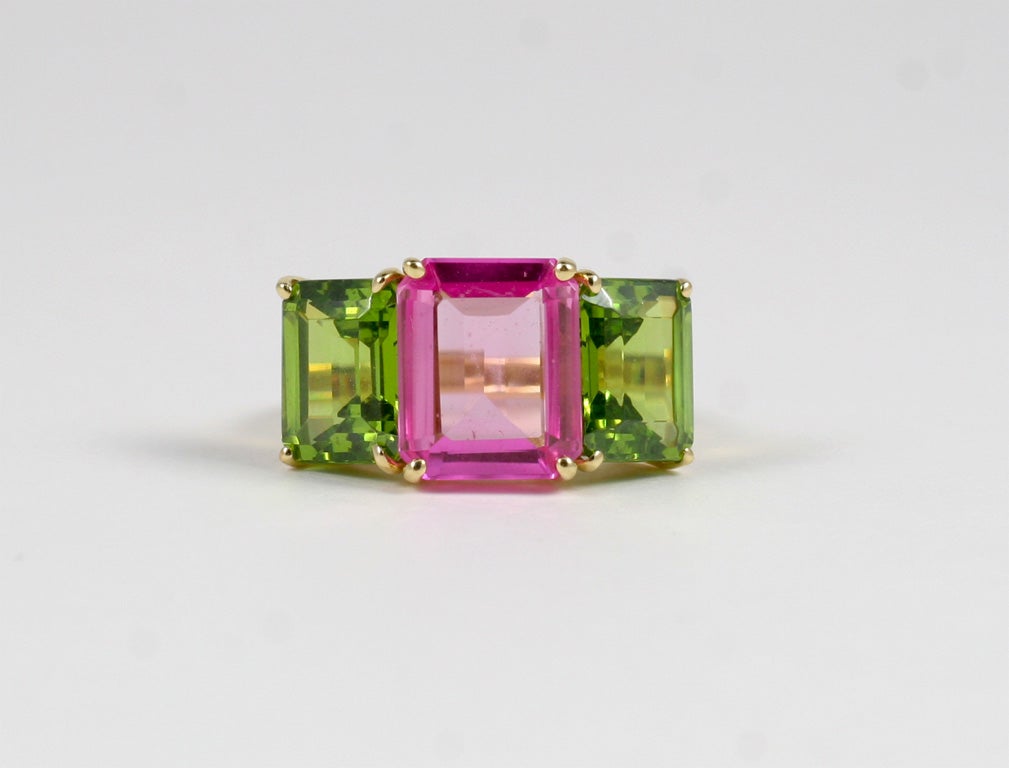 18 Karat Yellow Gold Emerald Cut Ring with Pink Topaz and Peridot For Sale 3