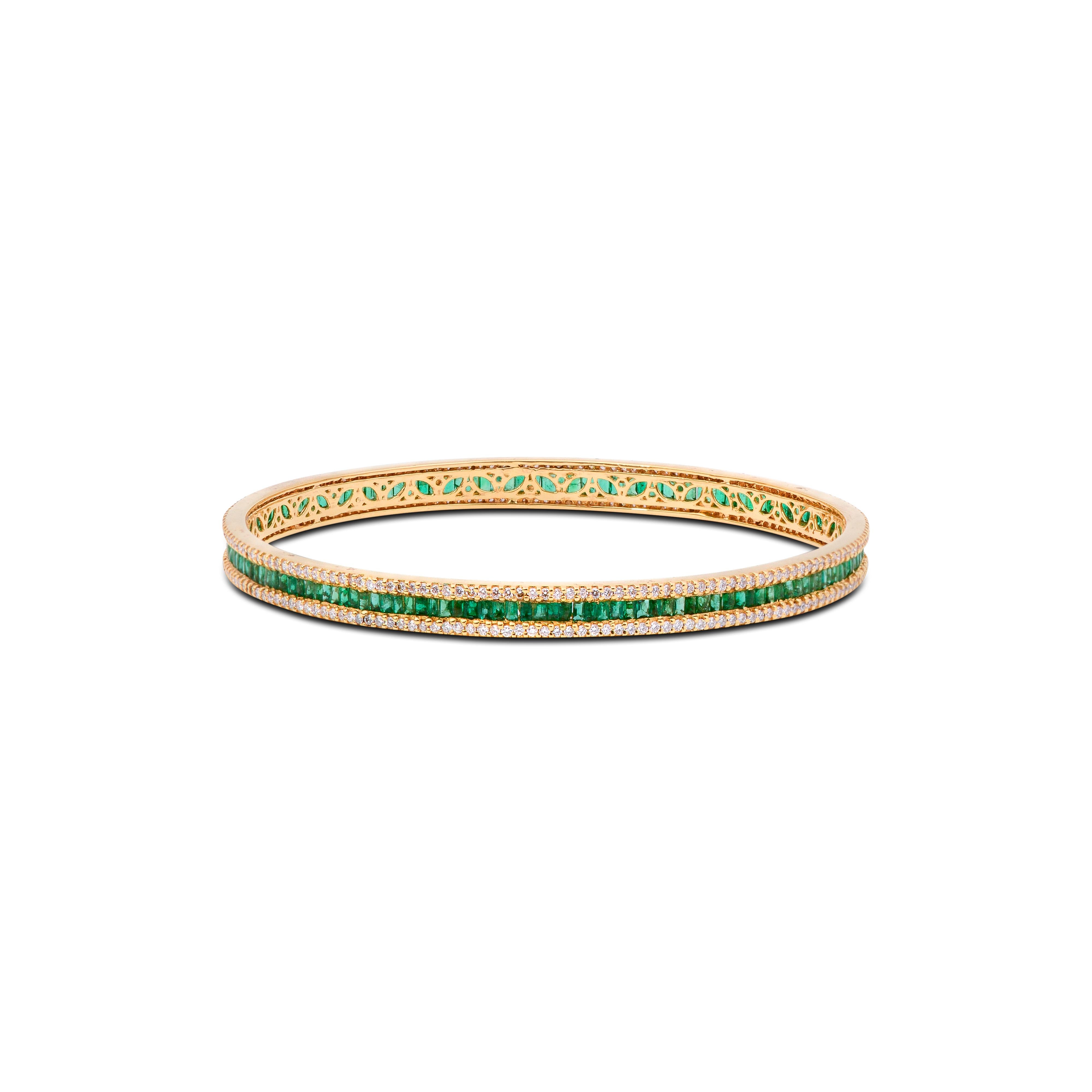 Contemporary 18 Karat Yellow Gold Emerald Diamond Bangle Bracelet