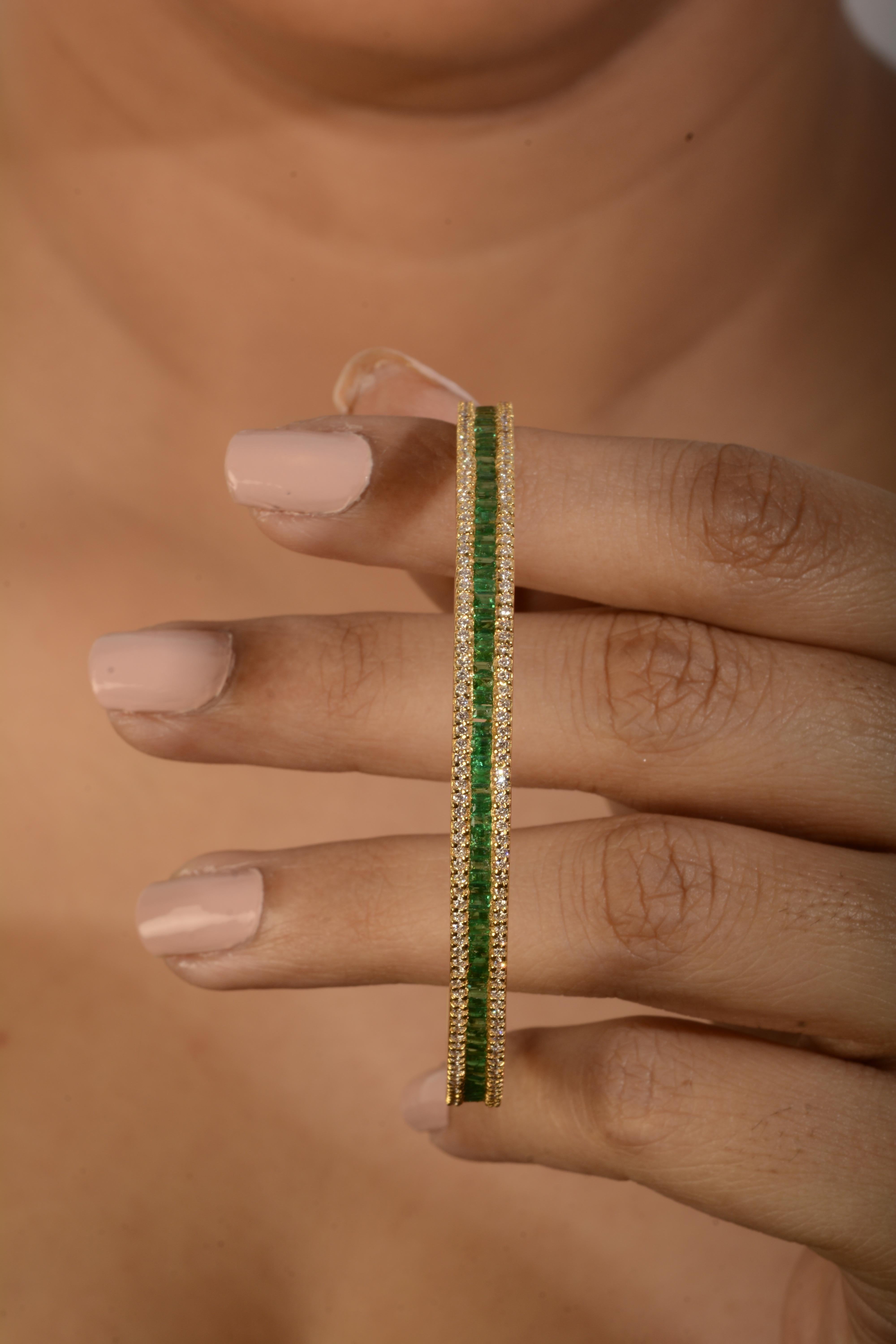 Mixed Cut 18 Karat Yellow Gold Emerald Diamond Bangle Bracelet