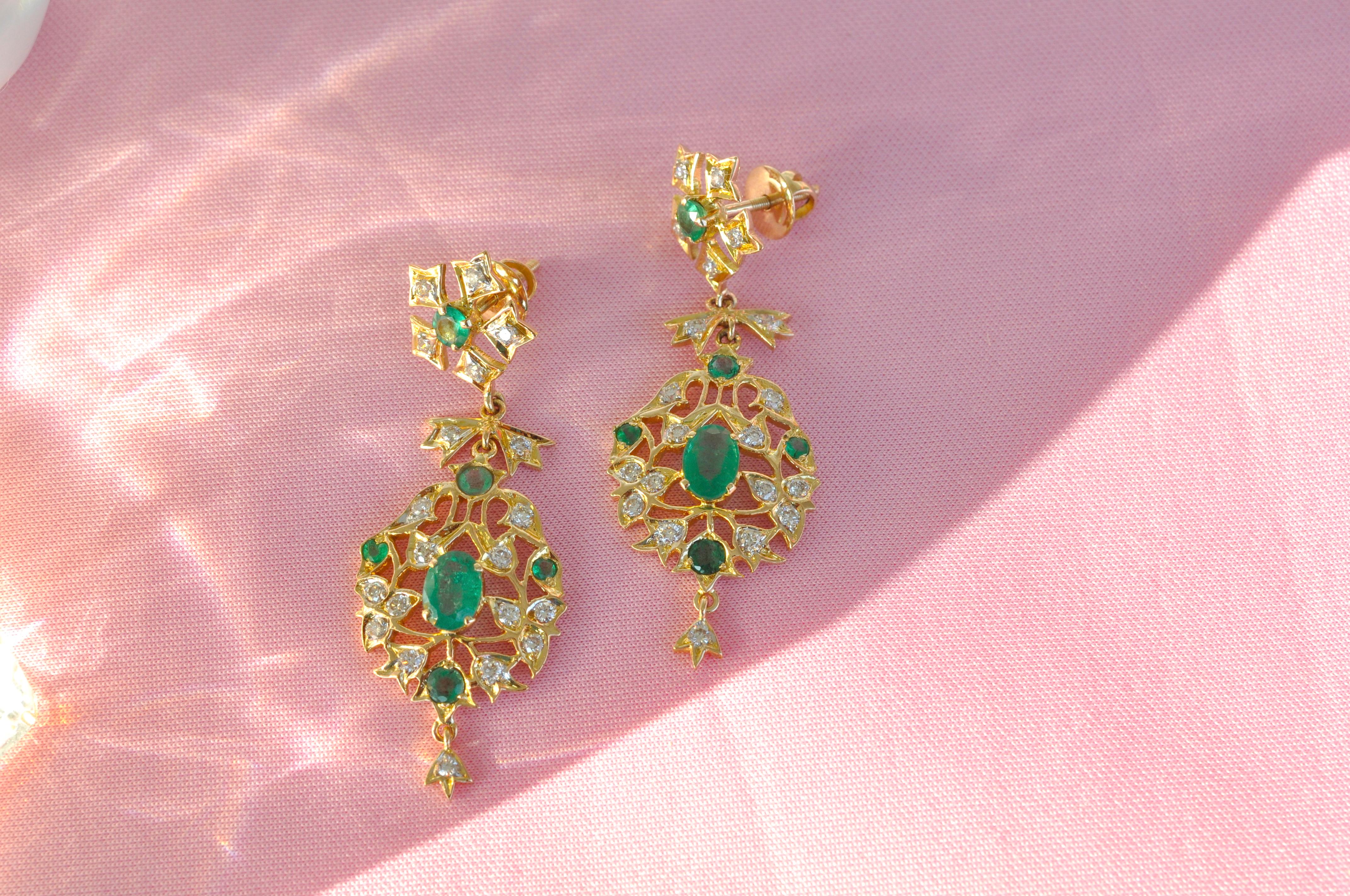 18 Karat Yellow Gold Emerald Diamond Dangle Earrings 5