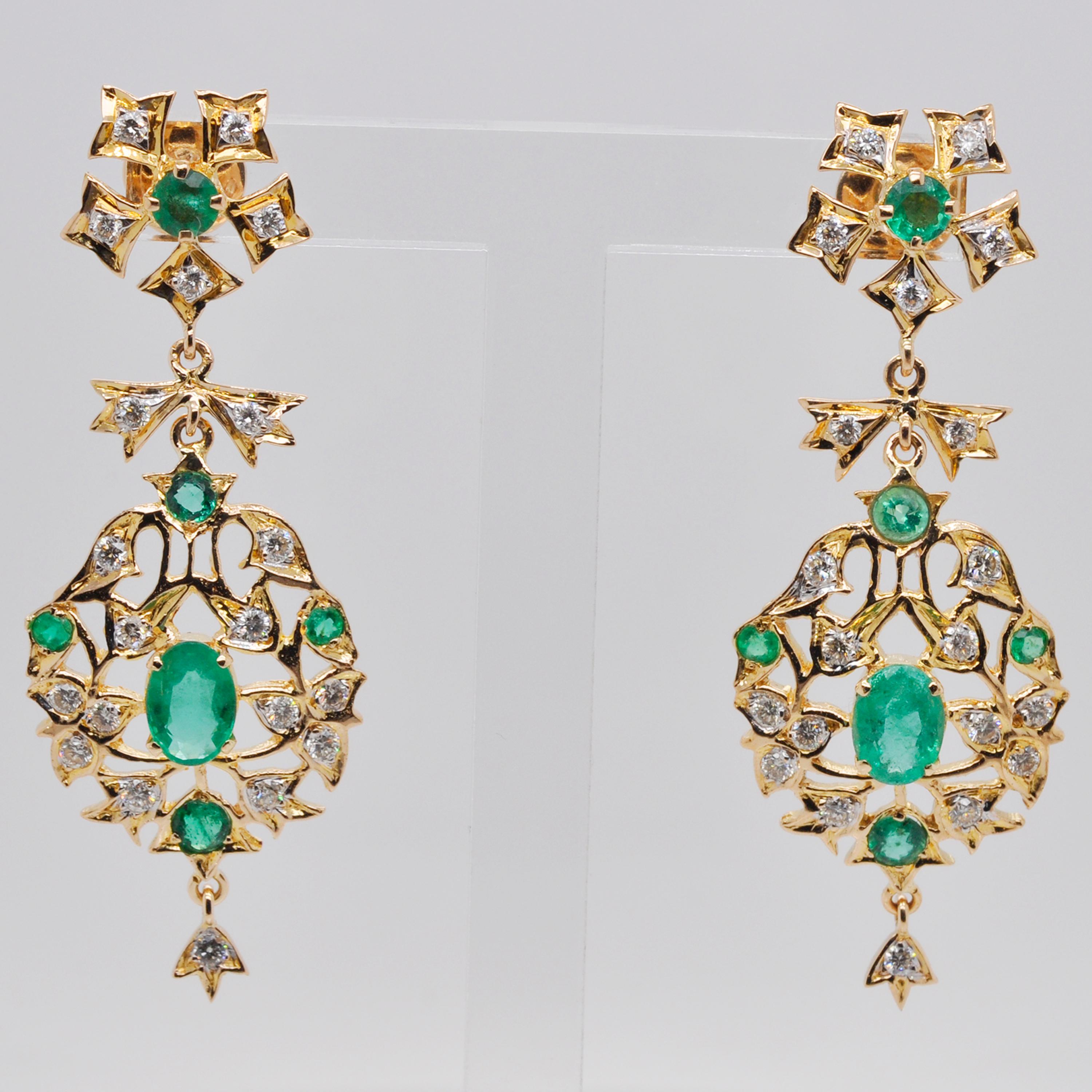 Contemporary 18 Karat Yellow Gold Emerald Diamond Dangle Earrings