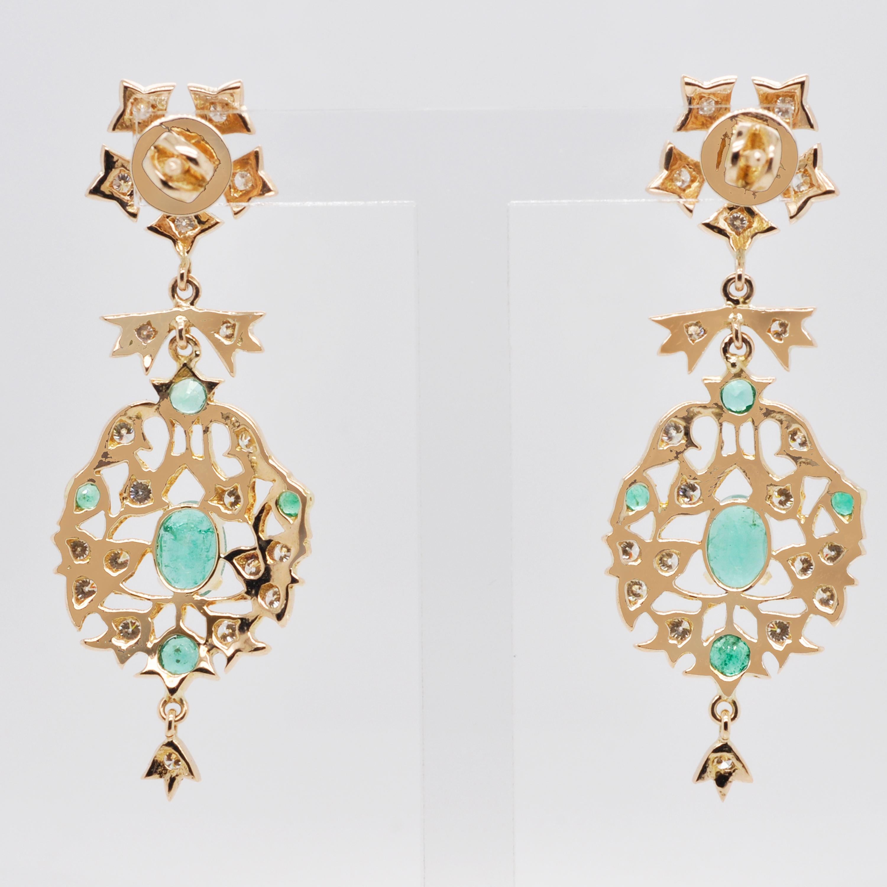 18 Karat Yellow Gold Emerald Diamond Dangle Earrings In New Condition In Jaipur, Rajasthan