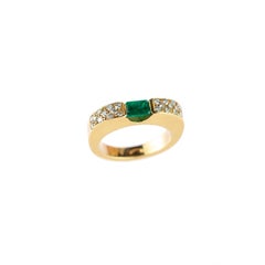 18 Karat Yellow Gold Emerald Diamond Pave Brilliant Cut Handmade Band Ring