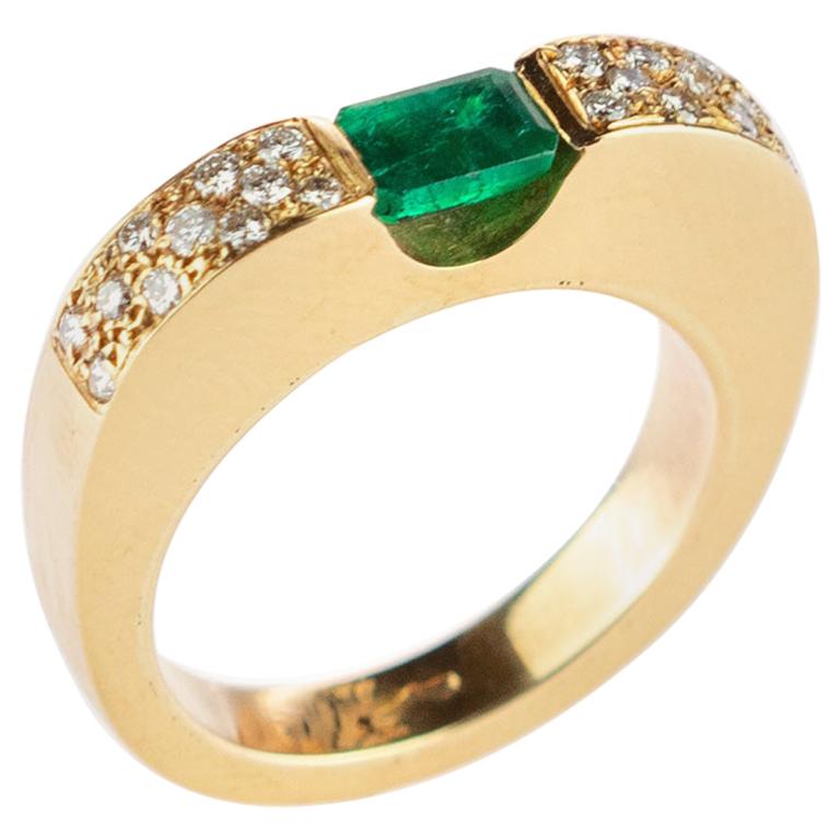 18 Karat Yellow Gold Emerald Diamond Pave Brilliant Cut Handmade Band Ring For Sale