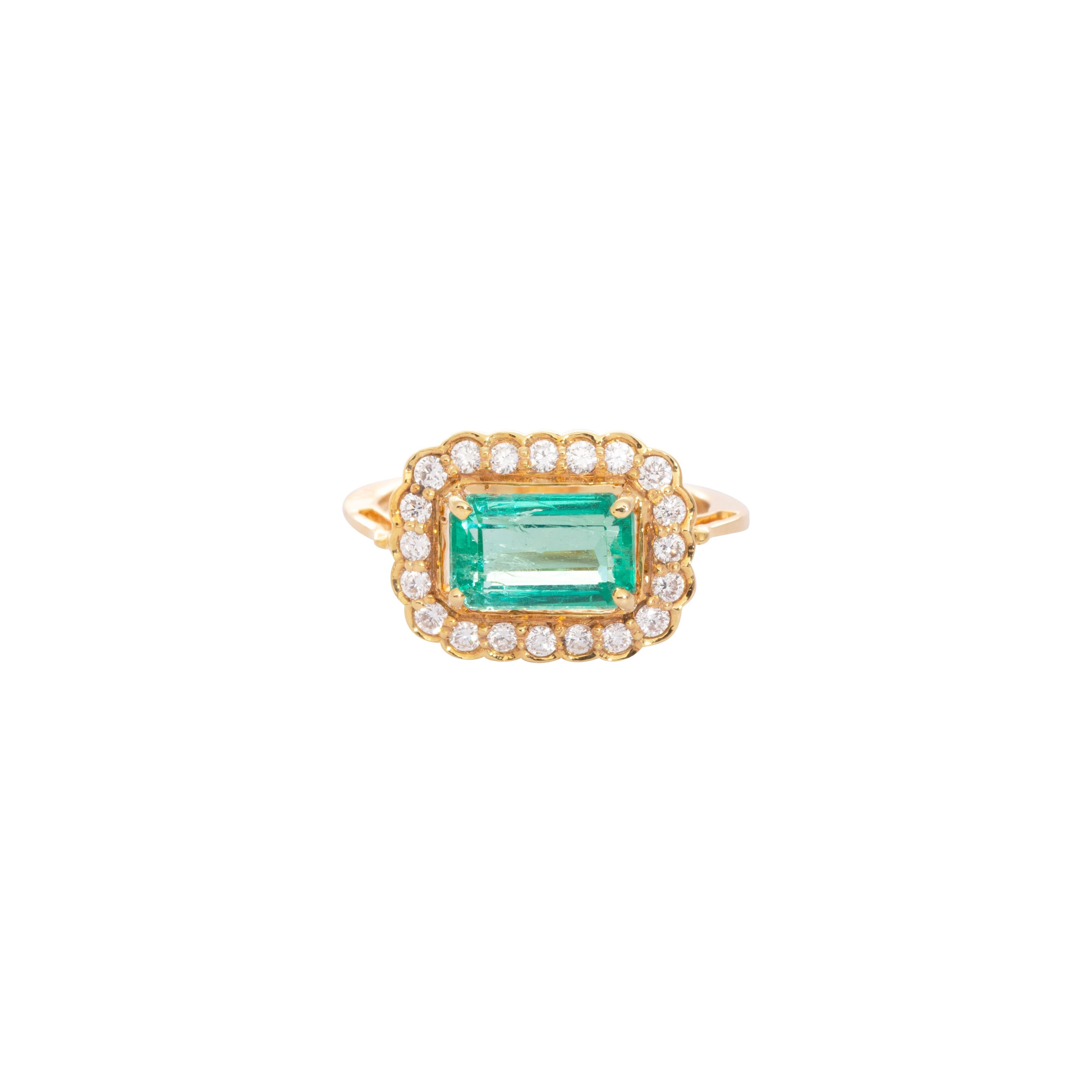 18 Karat Yellow Gold Emerald Diamond Ring.

Beautiful blueish green emerald surrounded by a halo of white diamonds set in 18 Karat Yellow Gold. This ring is ideal for evening wear including cocktails.

Diamonds - 0.33cts
Emerald - 1.61cts
18 Karat