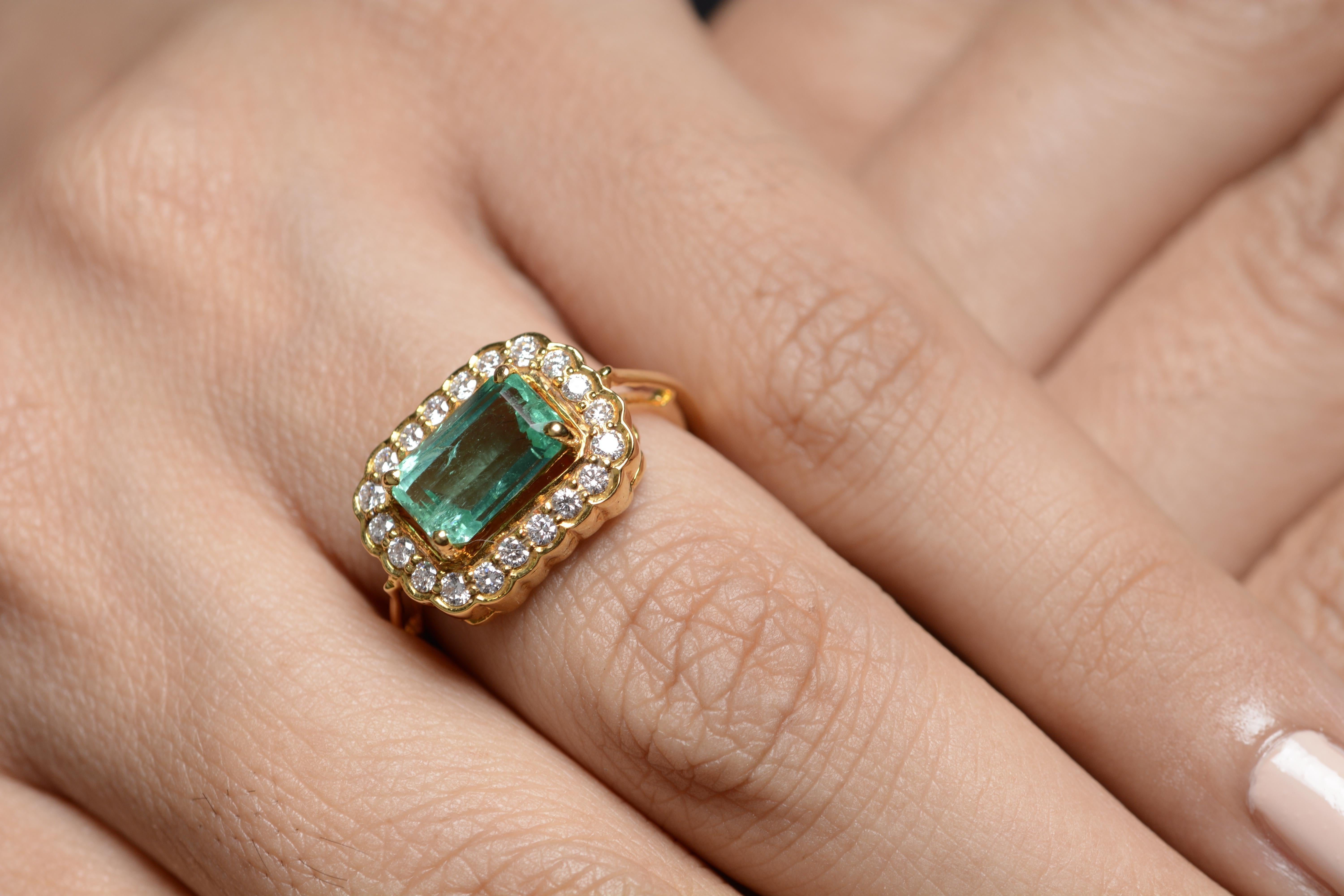 Mixed Cut 18 Karat Yellow Gold Emerald Diamond Ring For Sale