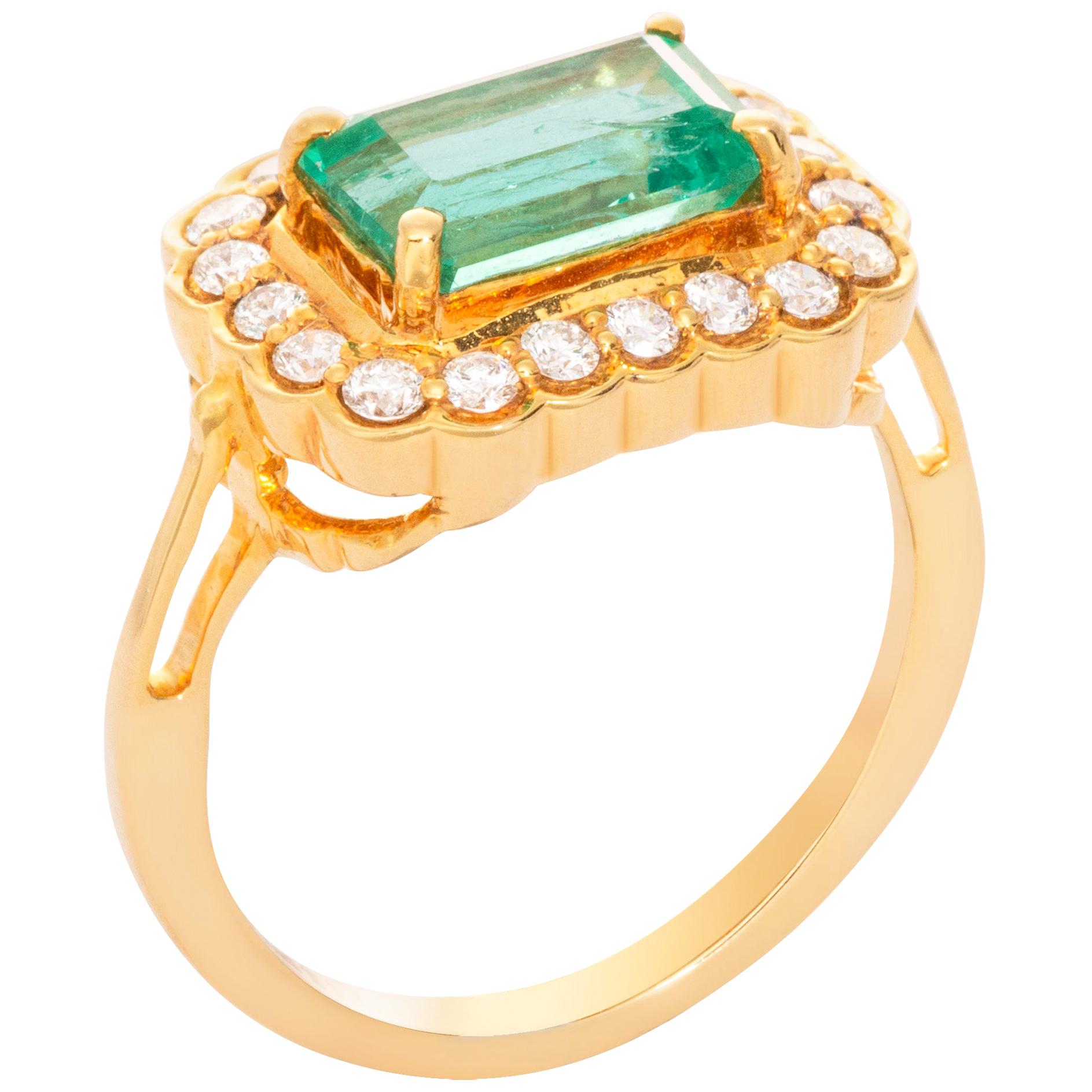 18 Karat Yellow Gold Emerald Diamond Ring For Sale