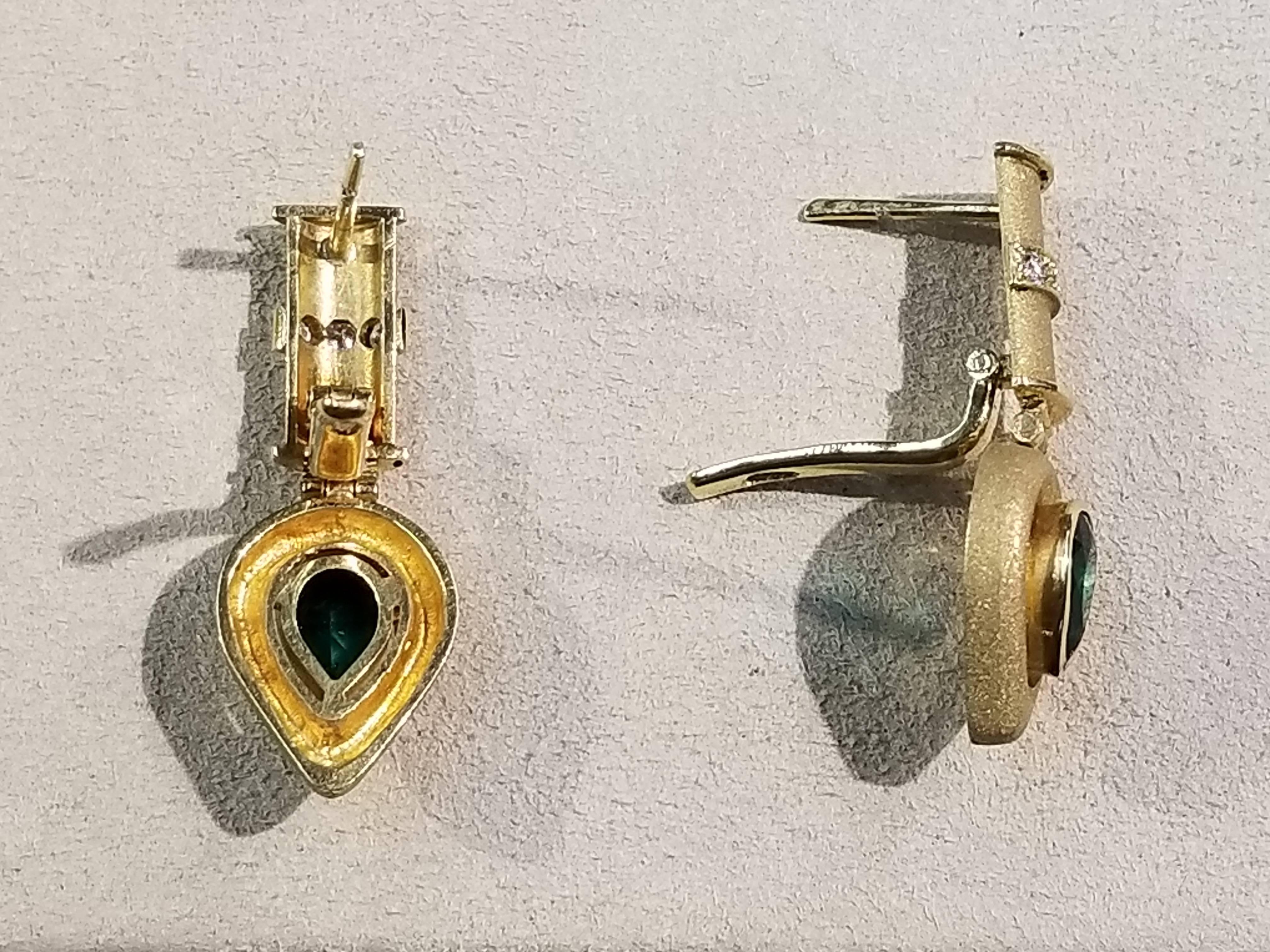 18 Karat Yellow Gold Emerald Earrings For Sale 1
