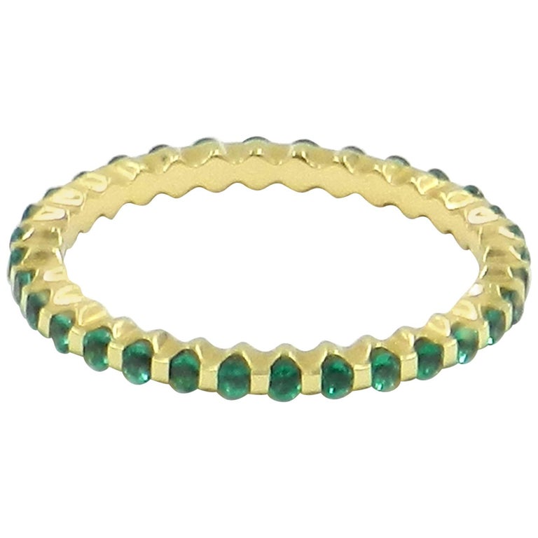 Contemporary 18 Karat Yellow Gold Emerald Garavelli Band Ring For Sale