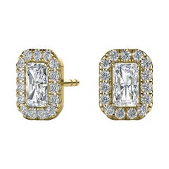 Boucles d'oreilles en or jaune 18 carats avec halo d'émeraudes et diamants de 1 carat