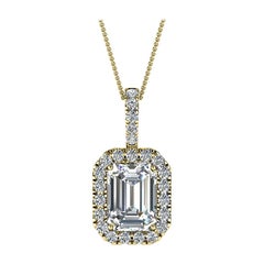 Pendentif en or jaune 18 carats avec halo d'émeraudes et diamants de 3/4 carats