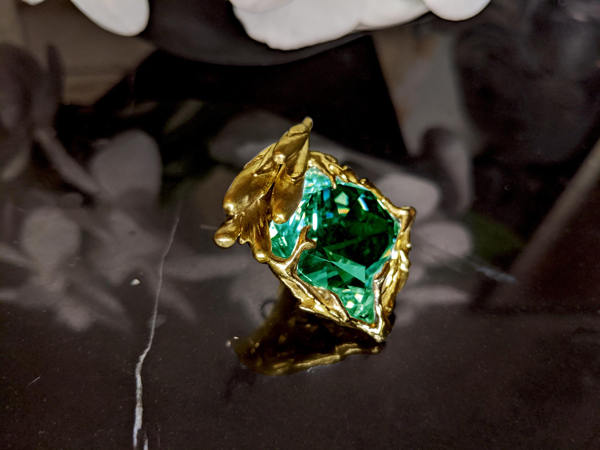 Eighteen Karat Yellow Gold Emerald Ring by Artist For Sale 6