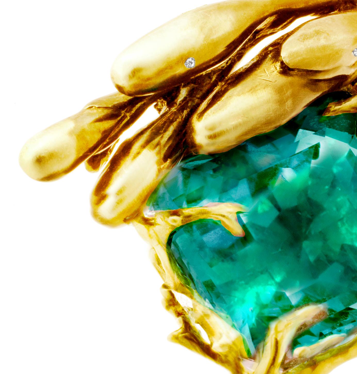 Anillo de oro amarillo de dieciocho quilates con esmeralda de Artista 3