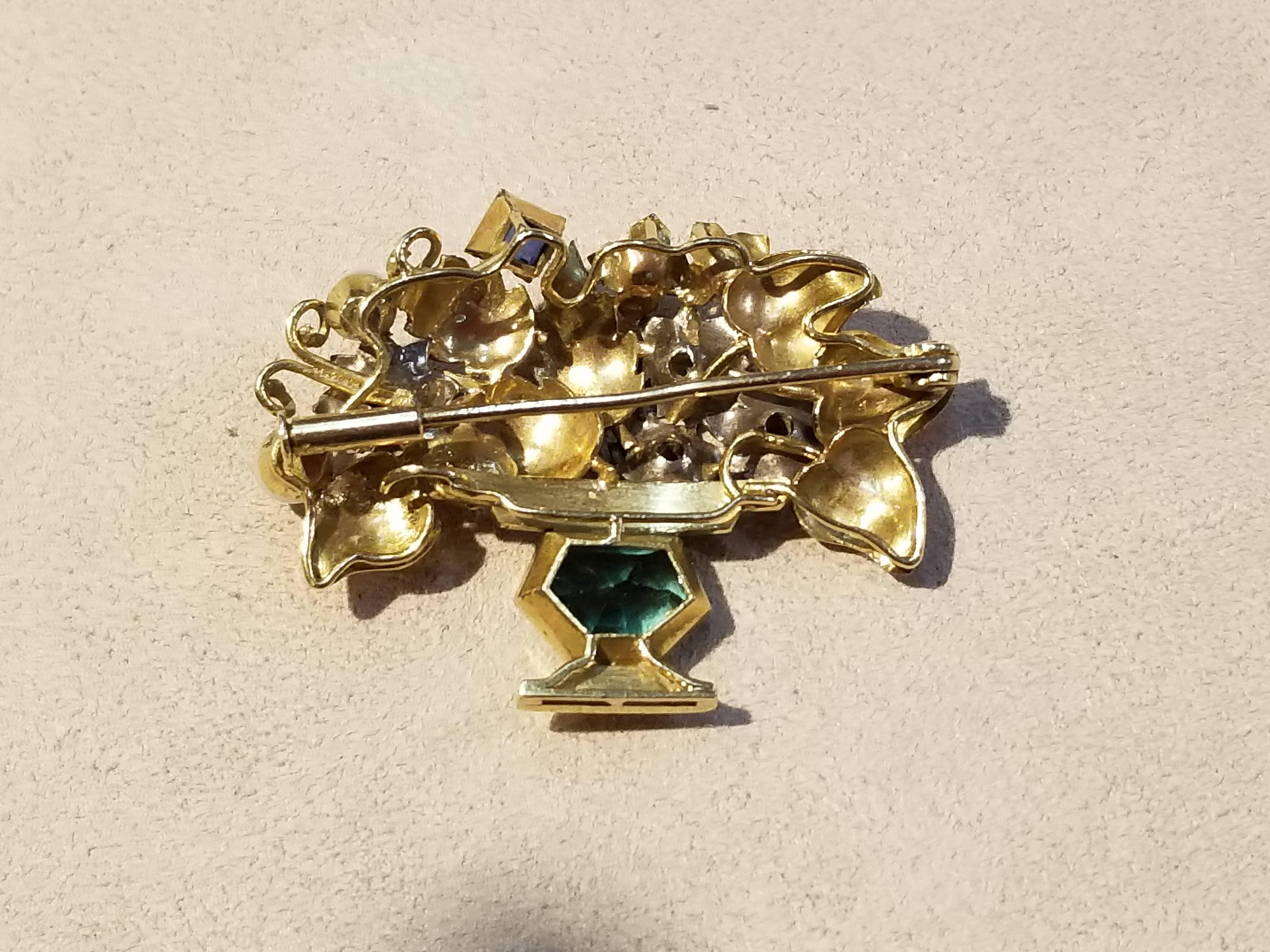 18 Karat Yellow Gold Emerald, Sapphire, Diamond and Pearl Brooch In Excellent Condition For Sale In Santa Fe, NM
