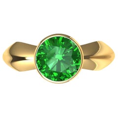 Used 18 Karat Yellow Gold  1.12 Carat Emerald Sculpture Ring