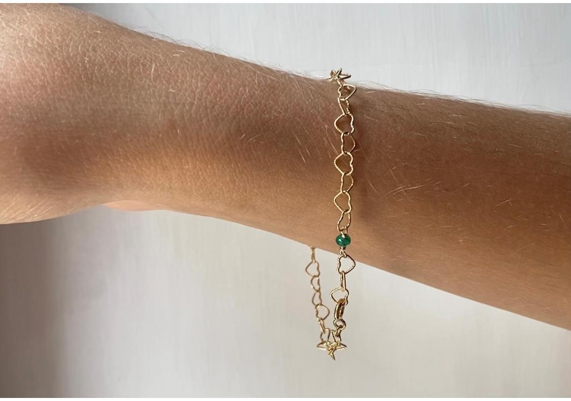 18 Karat Yellow Gold Emerald Slightly Hammered 