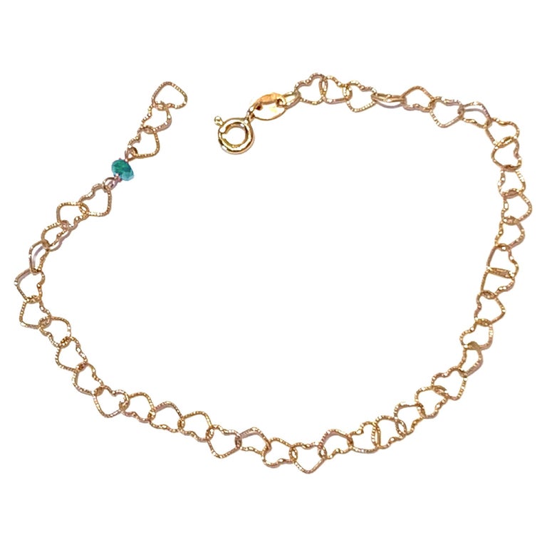 18 Karat Yellow Gold Emerald Slightly Hammered "Little Hearts" Chain Bracelet For Sale