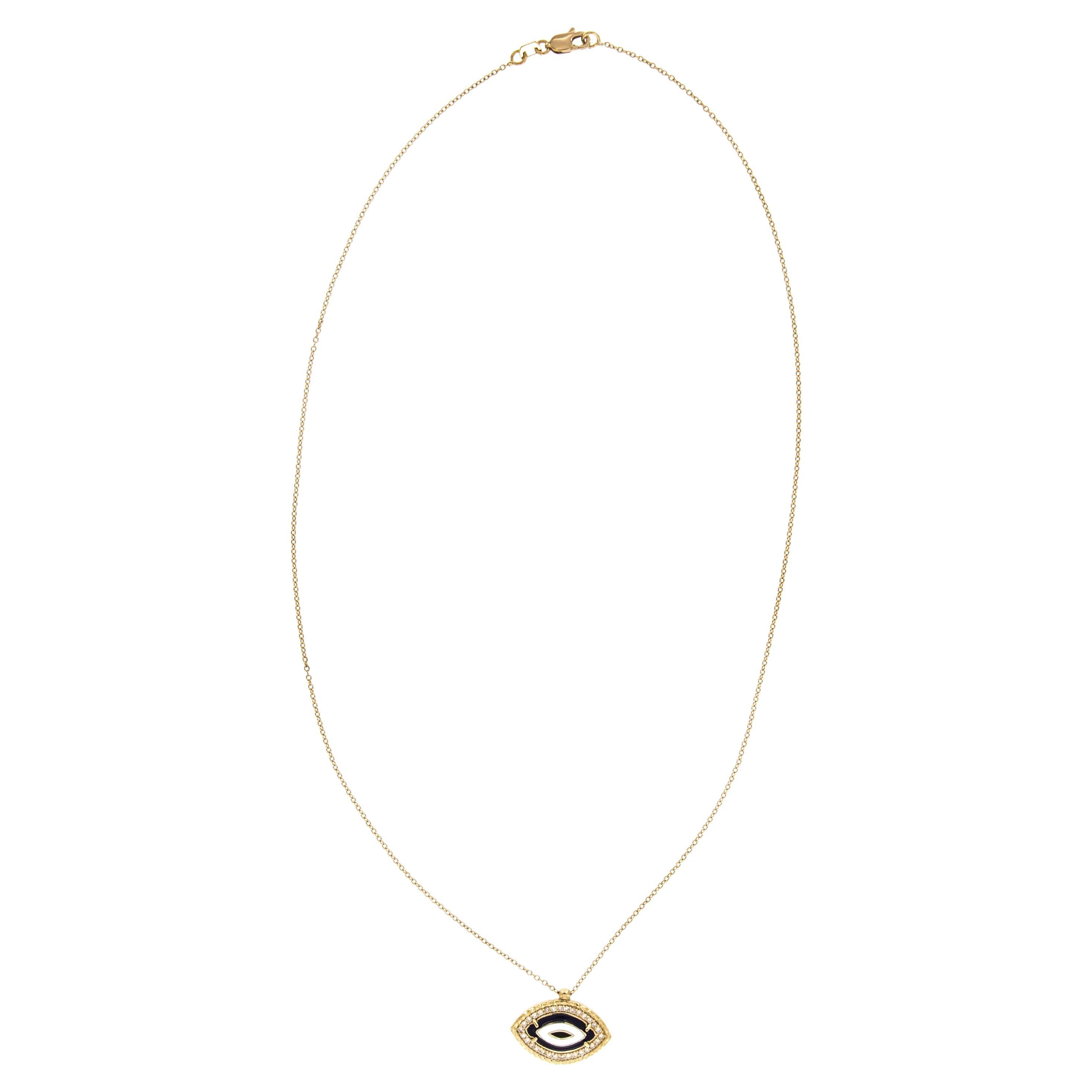  Ce pendentif / talisman de charme du mauvais œil est censé vous protéger des charmes. Fabriqué en or jaune 18 carats avec émail blanc et bleu royal.  (Le bleu est la couleur du ciel qui symbolise la vérité et constitue donc une protection directe