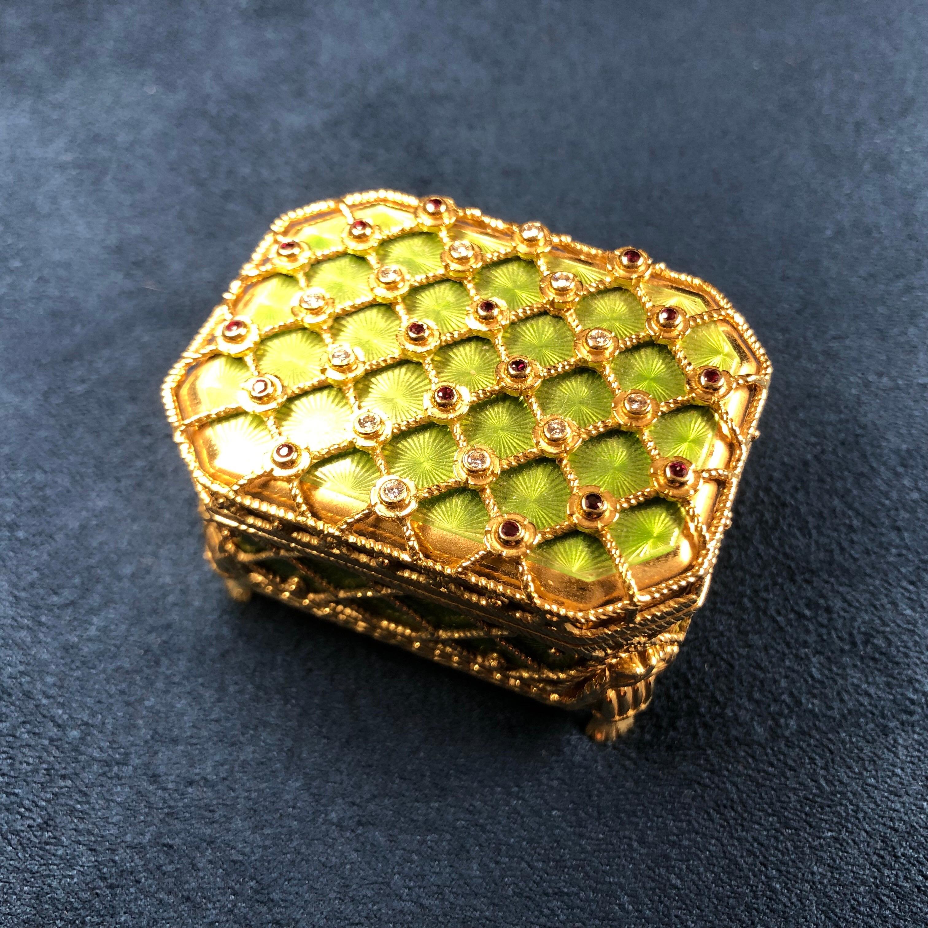 Russian Revival 18 Karat Yellow Gold Enamel Pill Box by Victor Mayer for Fabergé