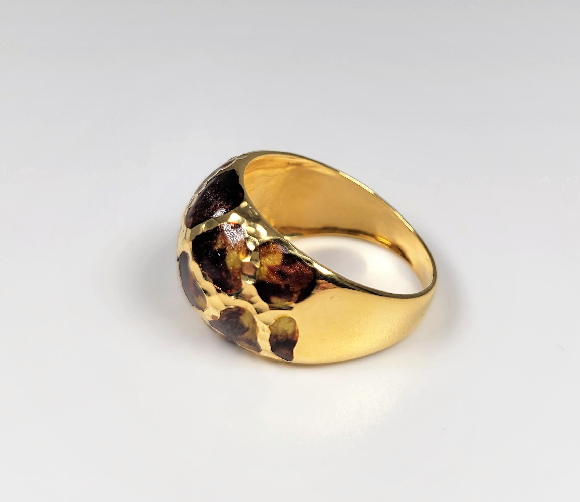 18 Karat Yellow Gold Enamel Ring In Good Condition For Sale In Dallas, TX