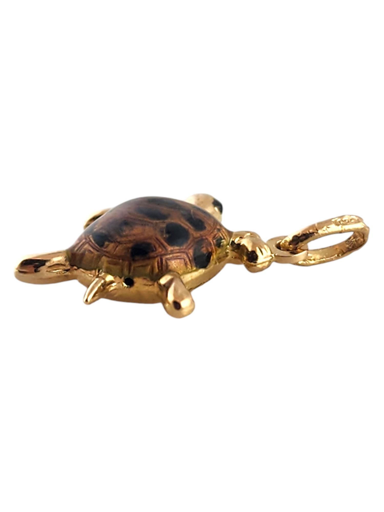 18 Karat Yellow Gold Enamel Turtle Charm #19442 In Good Condition In Washington Depot, CT