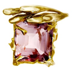 Bague de fiançailles en or jaune dix-huit carats avec kunzite et diamants de l'artiste