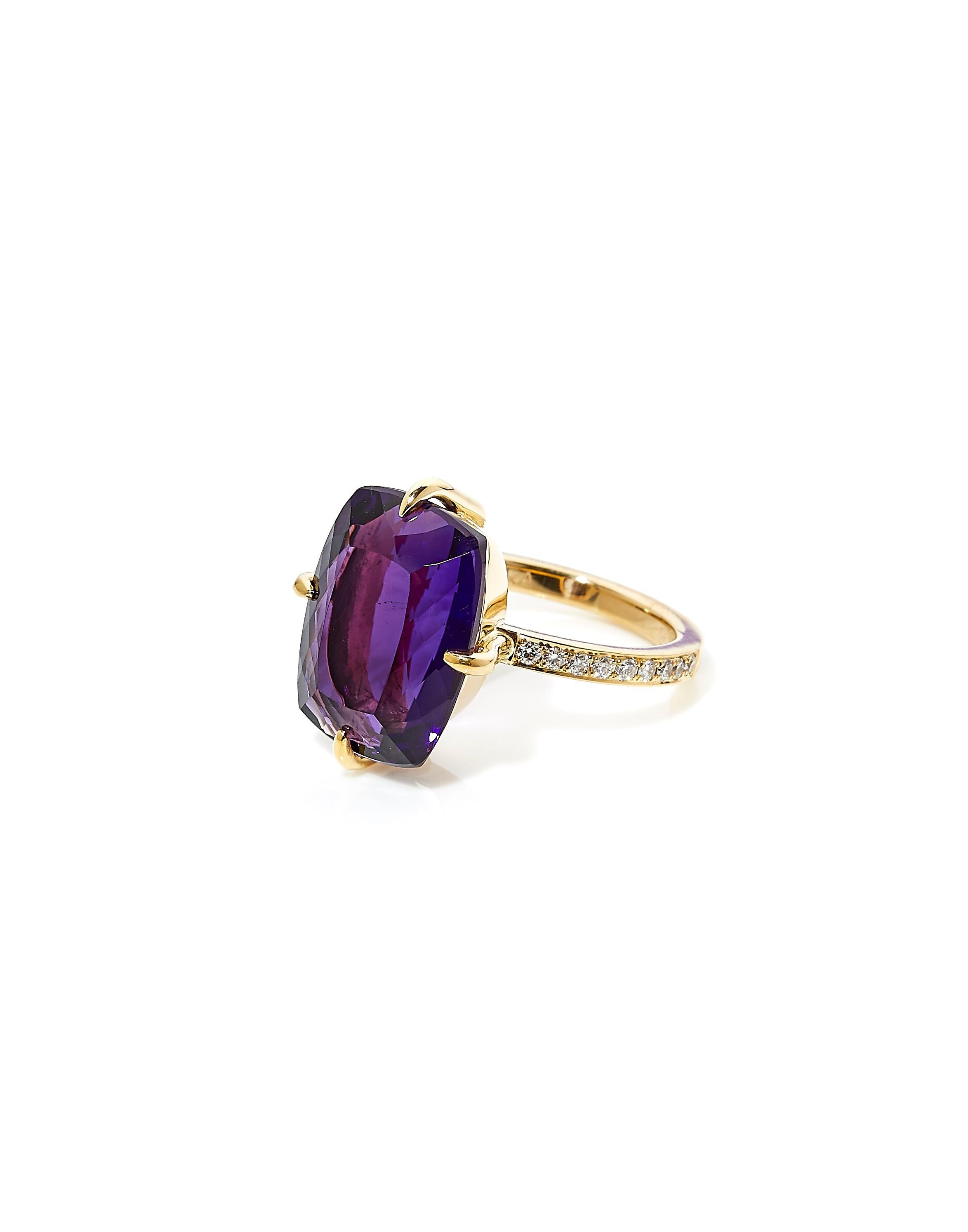 Contemporary 18 Karat Yellow Gold Engagement Ring with Amethyst & Diamonds, On Made To Order For Sale
