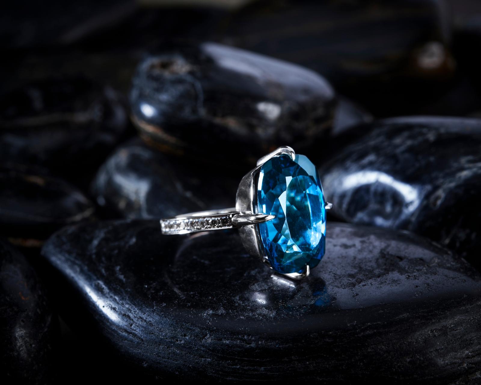Verlobungsring aus 18 Karat Gelbgold mit Amethyst und Diamanten, auf Bestellung gefertigt Damen im Angebot