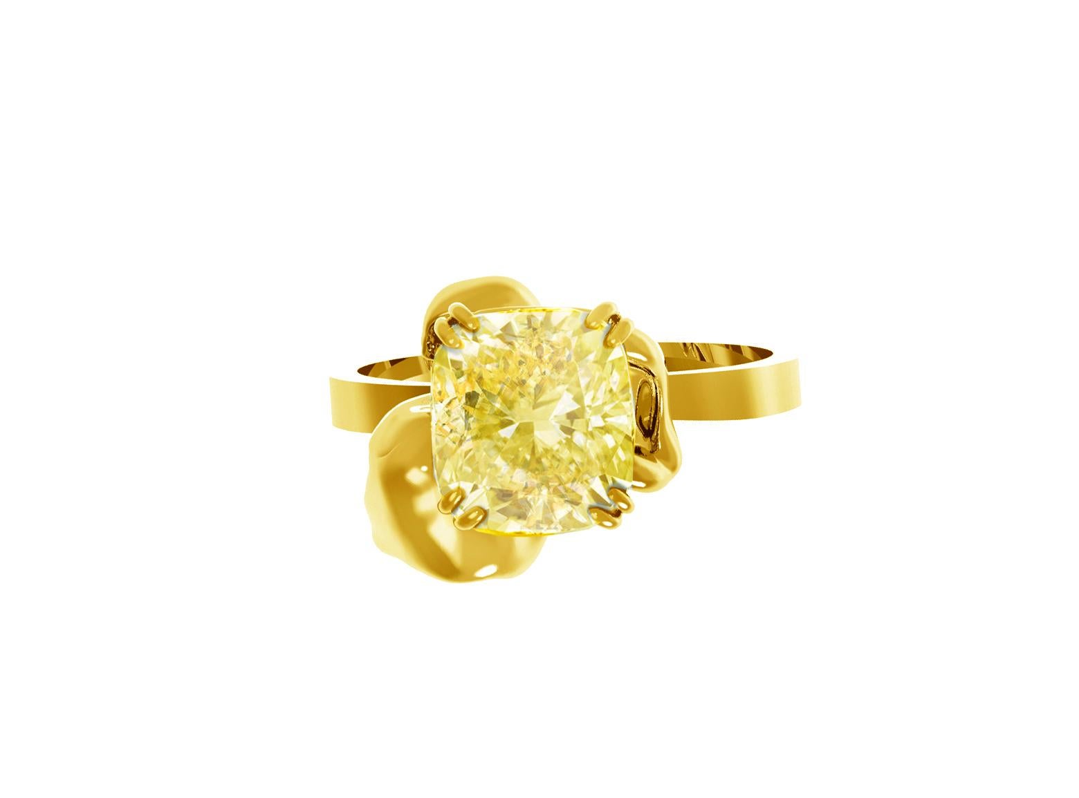 Contemporain Bague de fiançailles en or jaune 18 carats avec diamant jaune clair fantaisie d'un carat en vente