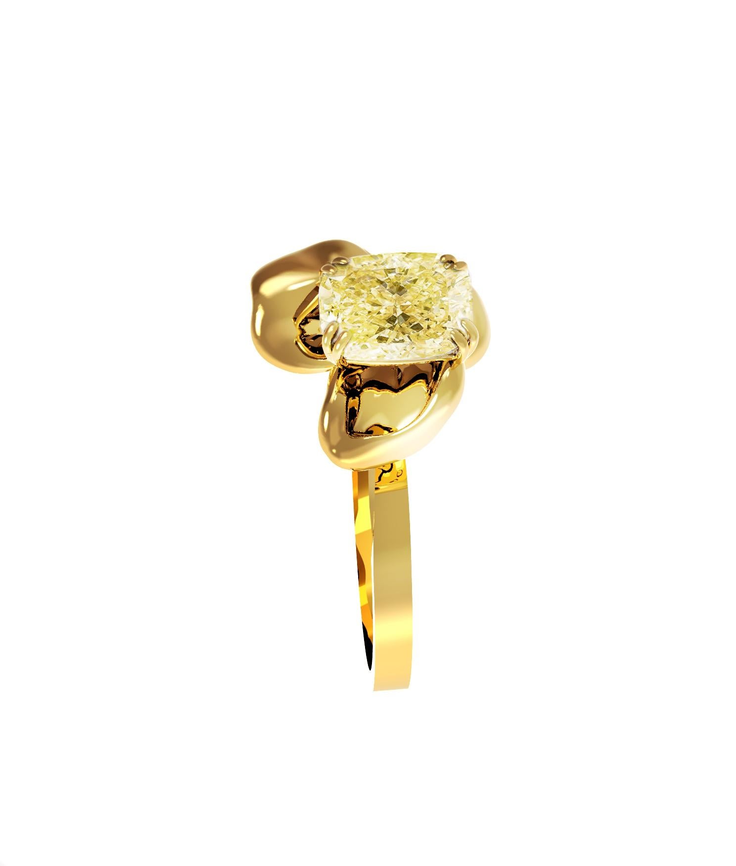Dieser atemberaubende Buttercup-Ring ist aus 18 Karat Gelbgold gefertigt und mit einem GIA-zertifizierten, natürlichen gelben Kissen-Diamanten (Y-Z) besetzt. Der Kissenschliff eignet sich besonders gut für gelbe Diamanten, da er ihre Schönheit