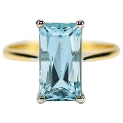 Vintage 2.91 Carat Aquamarine Solitaire 18 Karat Yellow Gold Dress Ring