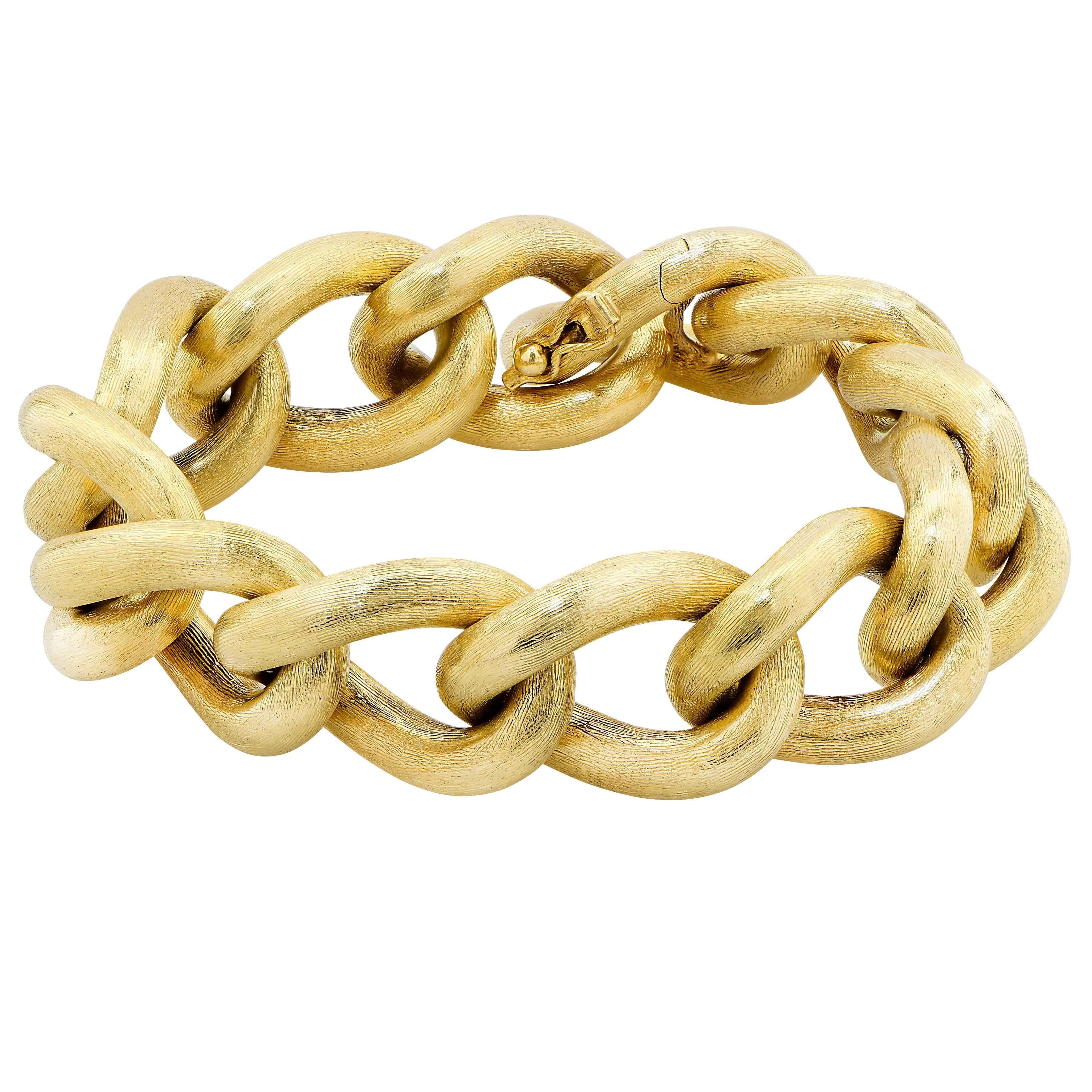 18 Karat Yellow Gold Etched Large Link Bracelet 
Bracelet length: 8 inches
Metal Type: 18 Karat Yellow Gold
Metal Weight: 51.9 Grams