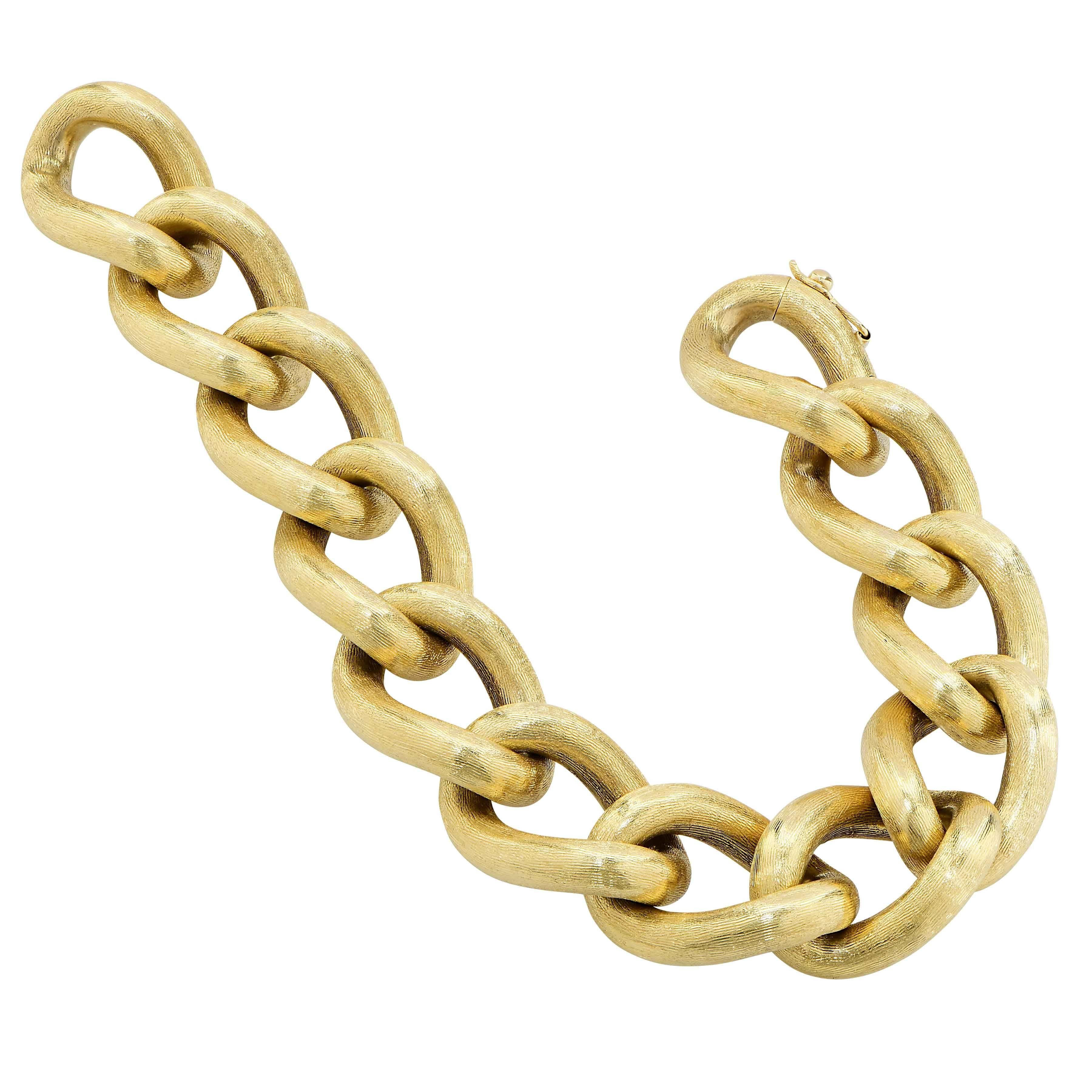 18 Karat Yellow Gold Etched Link Bracelet In Excellent Condition In Bay Harbor Islands, FL